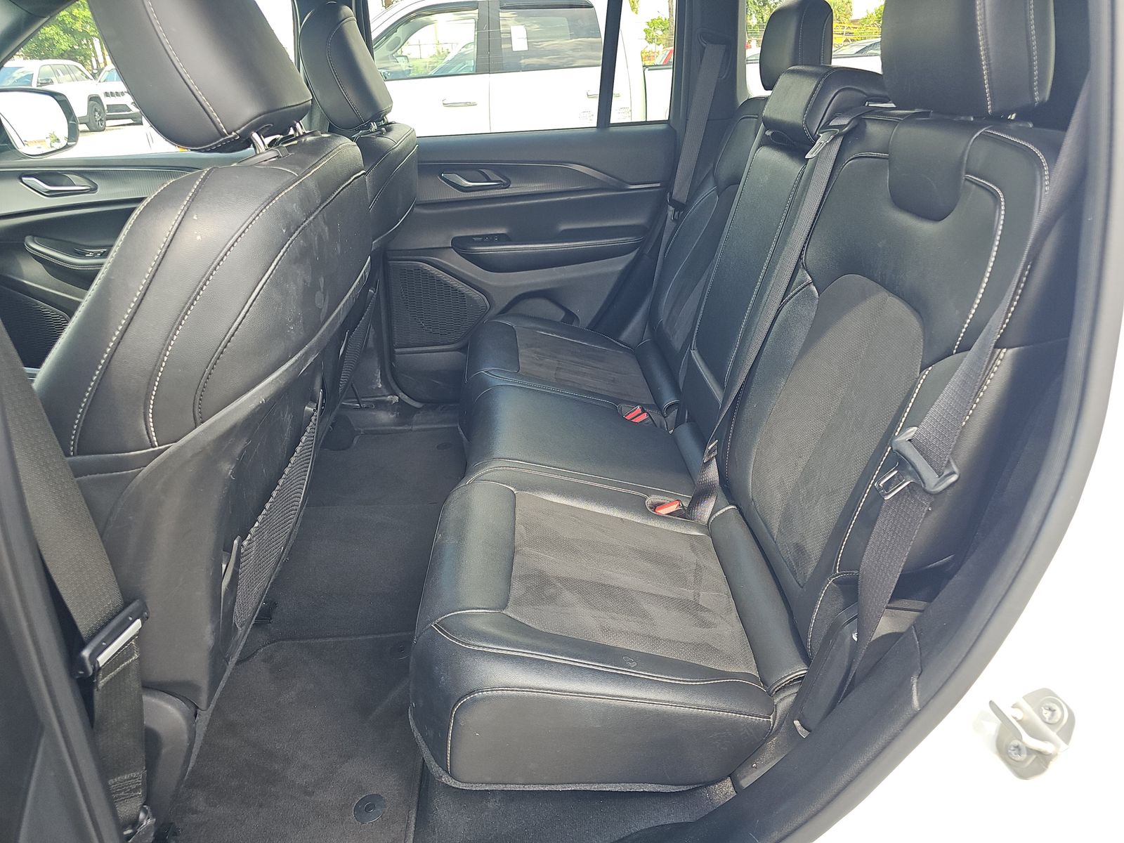 2024 Jeep Grand Cherokee Altitude RWD