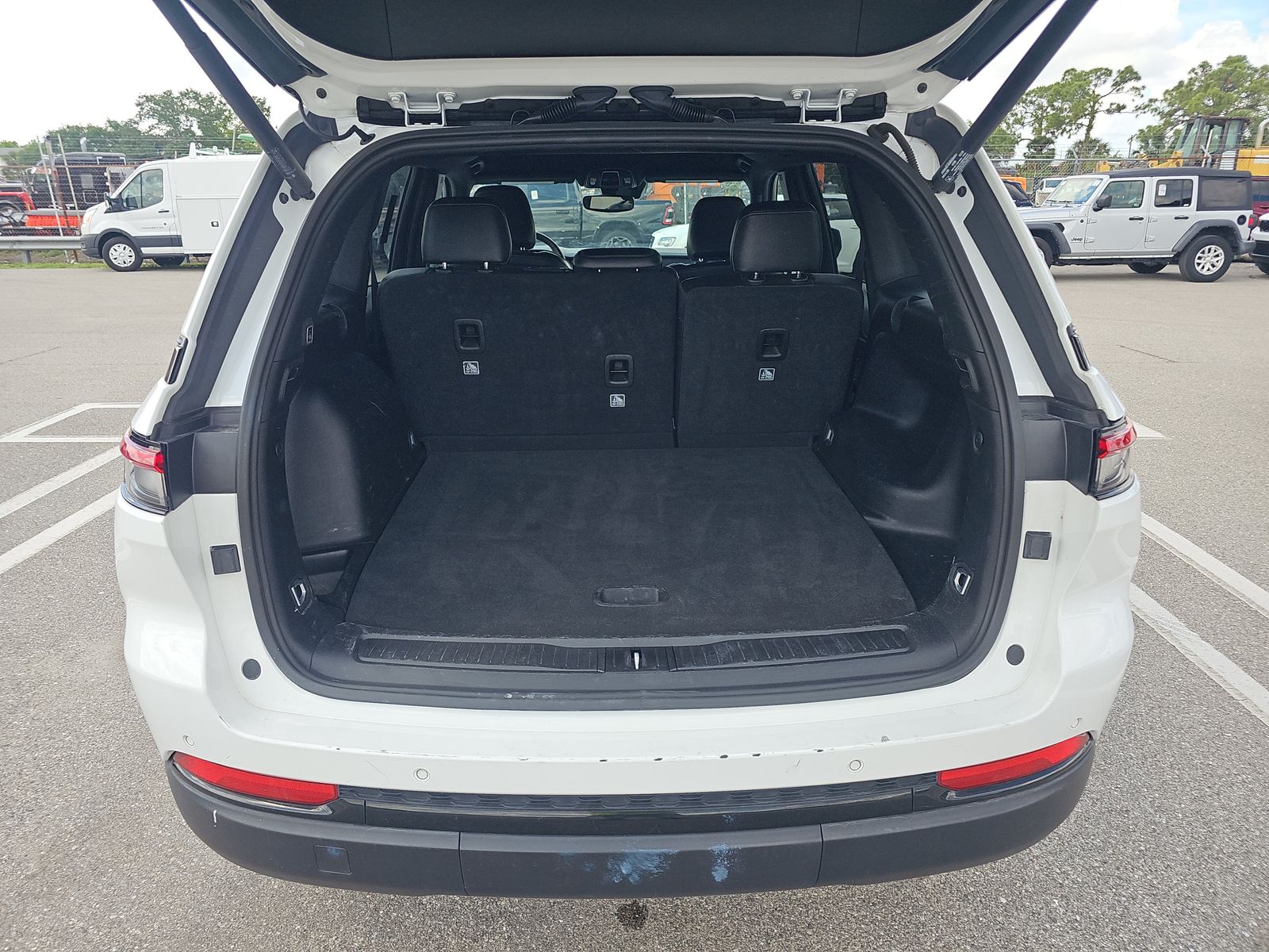 2024 Jeep Grand Cherokee Altitude RWD