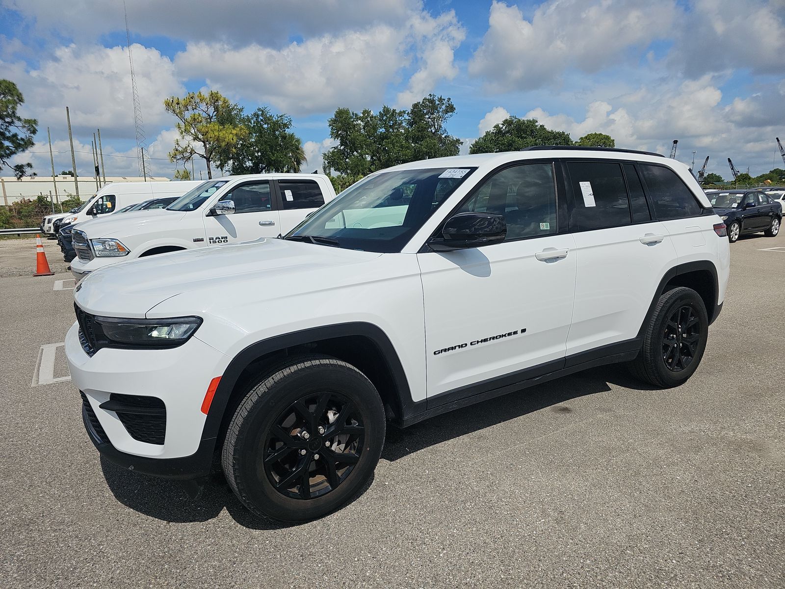 2024 Jeep Grand Cherokee Altitude RWD