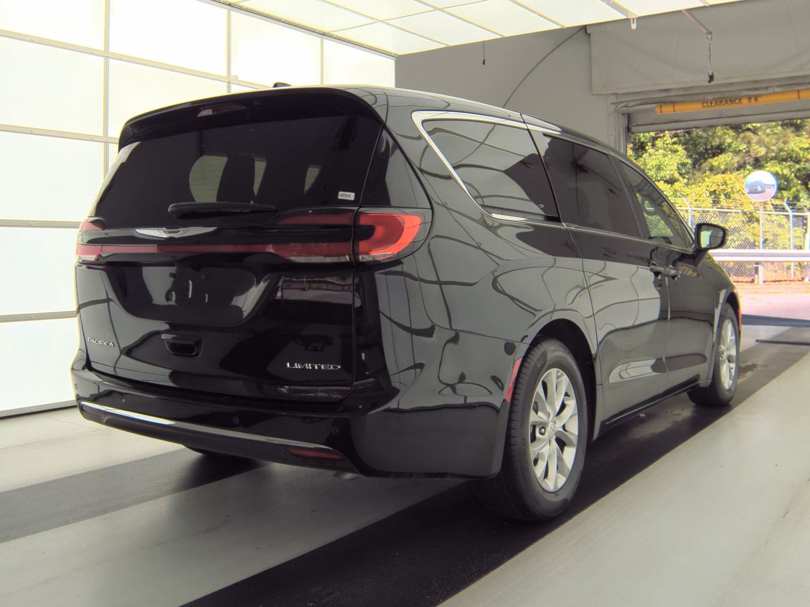 2026 Chrysler Pacifica Limited FWD