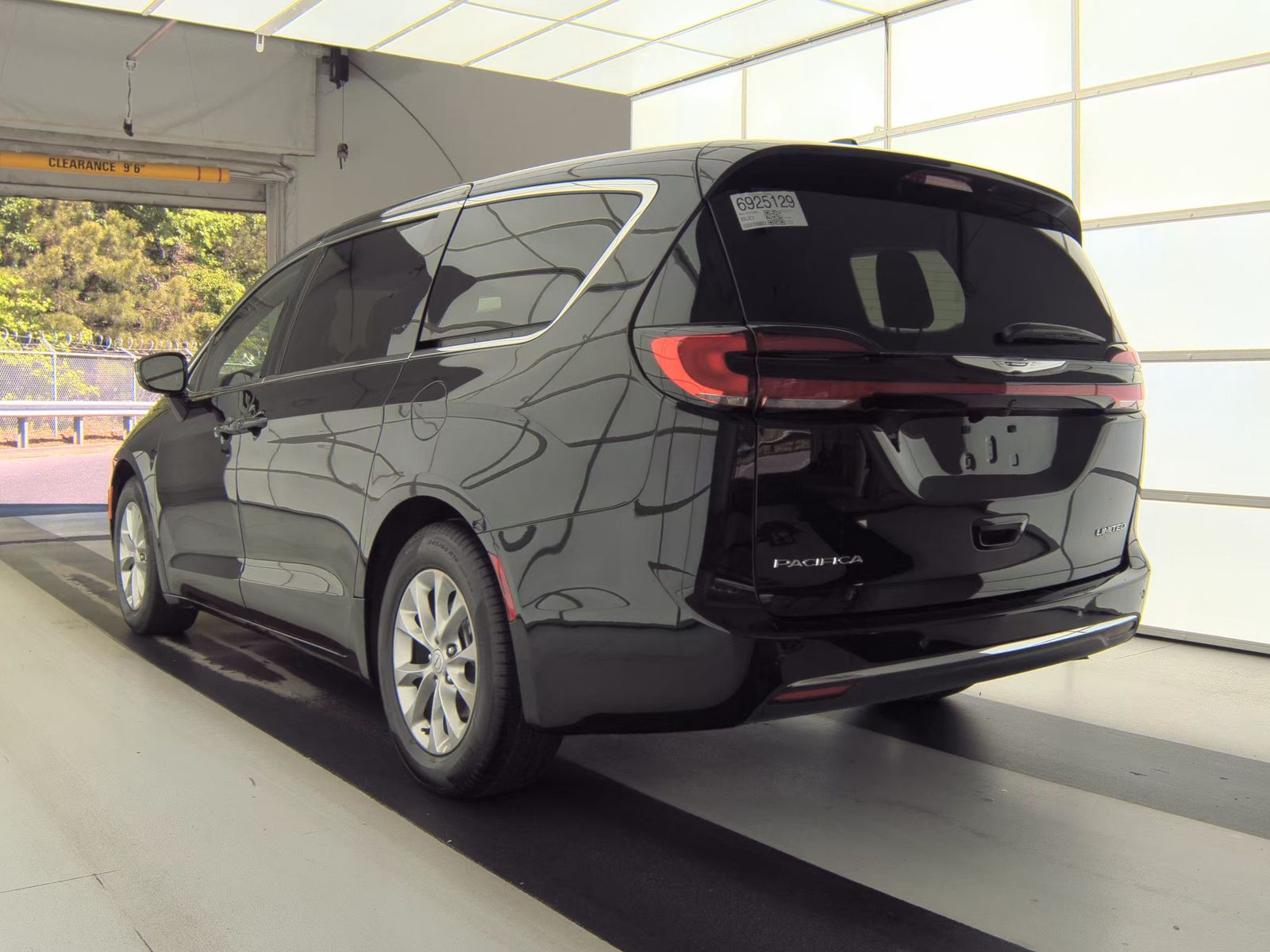 2026 Chrysler Pacifica Limited FWD