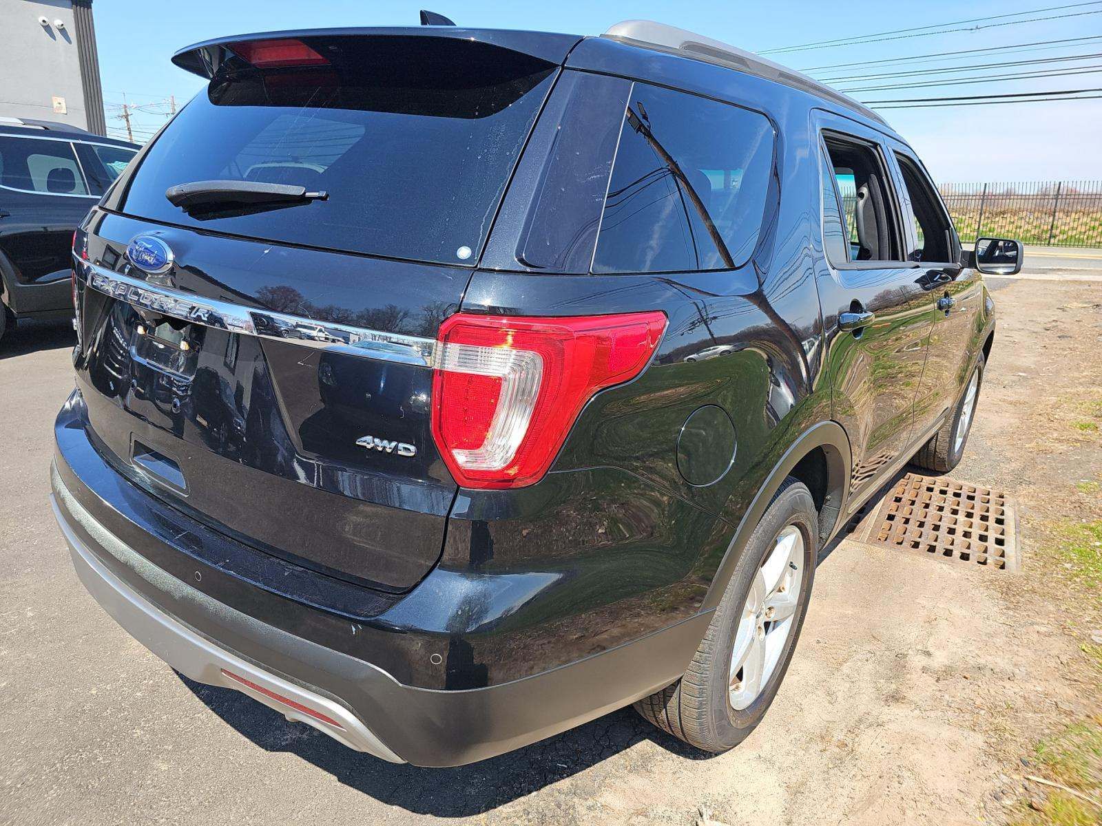 FORD EXPLORER - 3