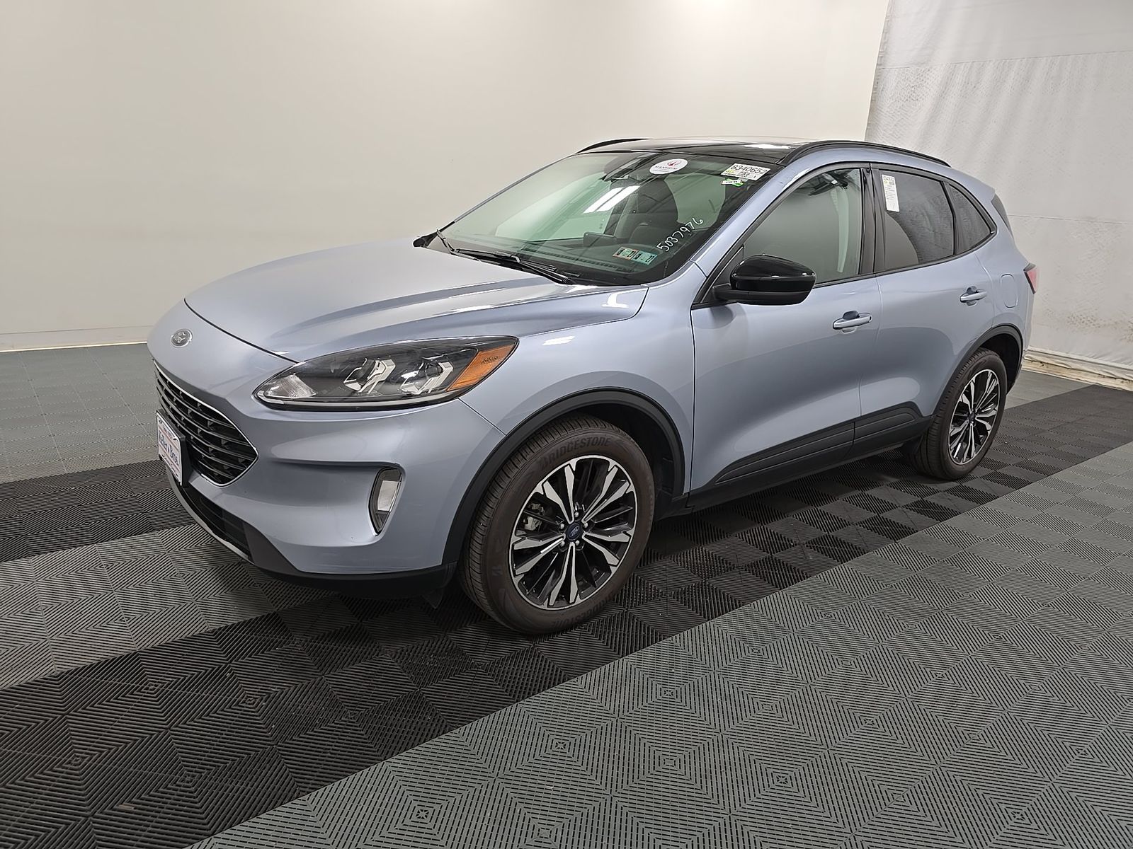 FORD ESCAPE - 1