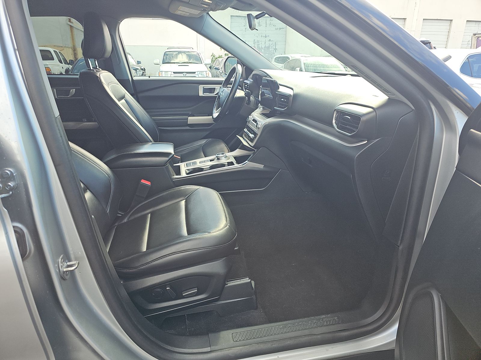 FORD EXPLORER - 9