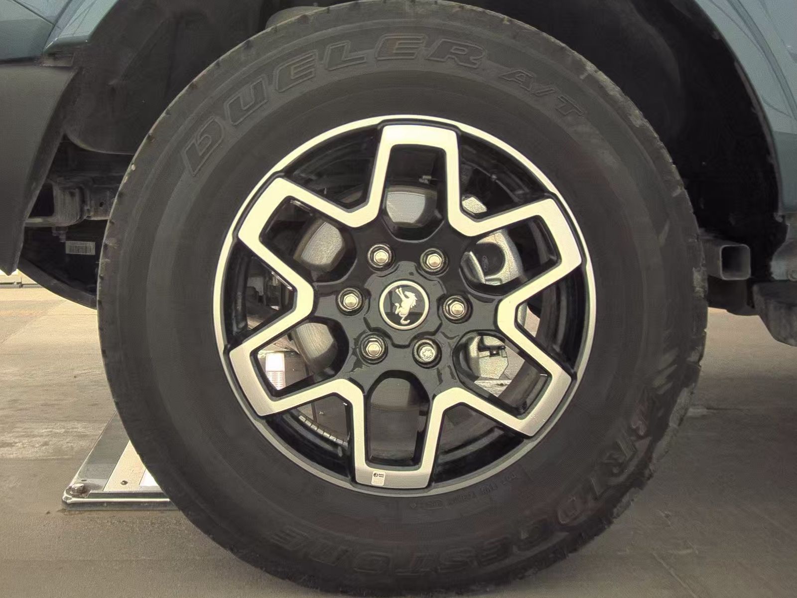 FORD BRONCO - 10
