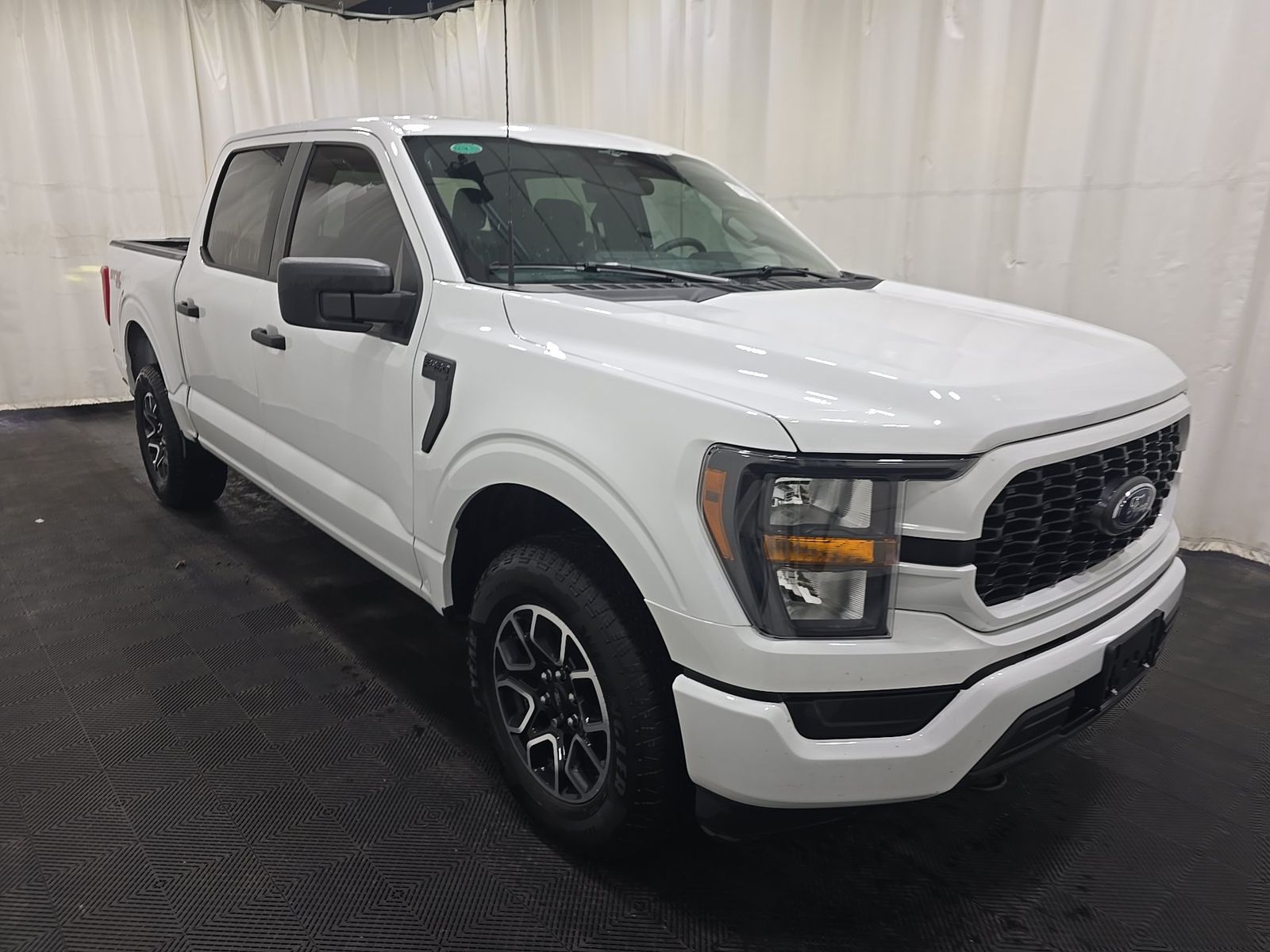 FORD F-150 - 4