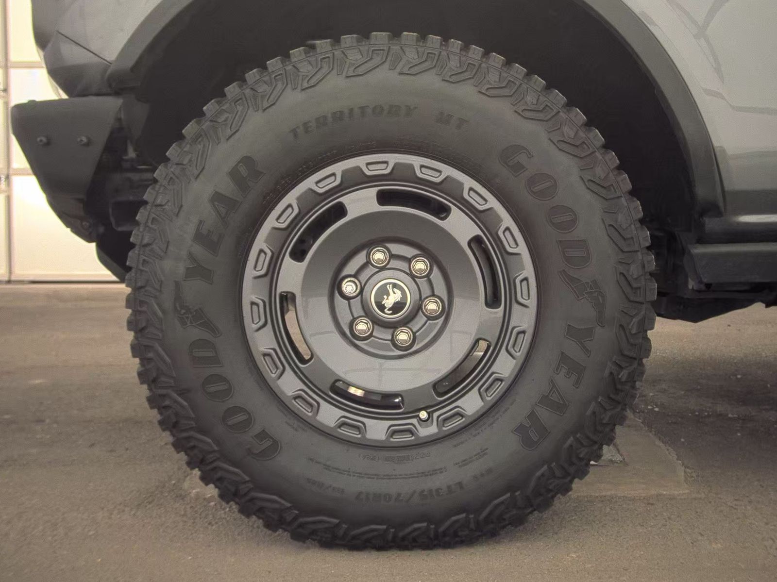 FORD BRONCO - 10