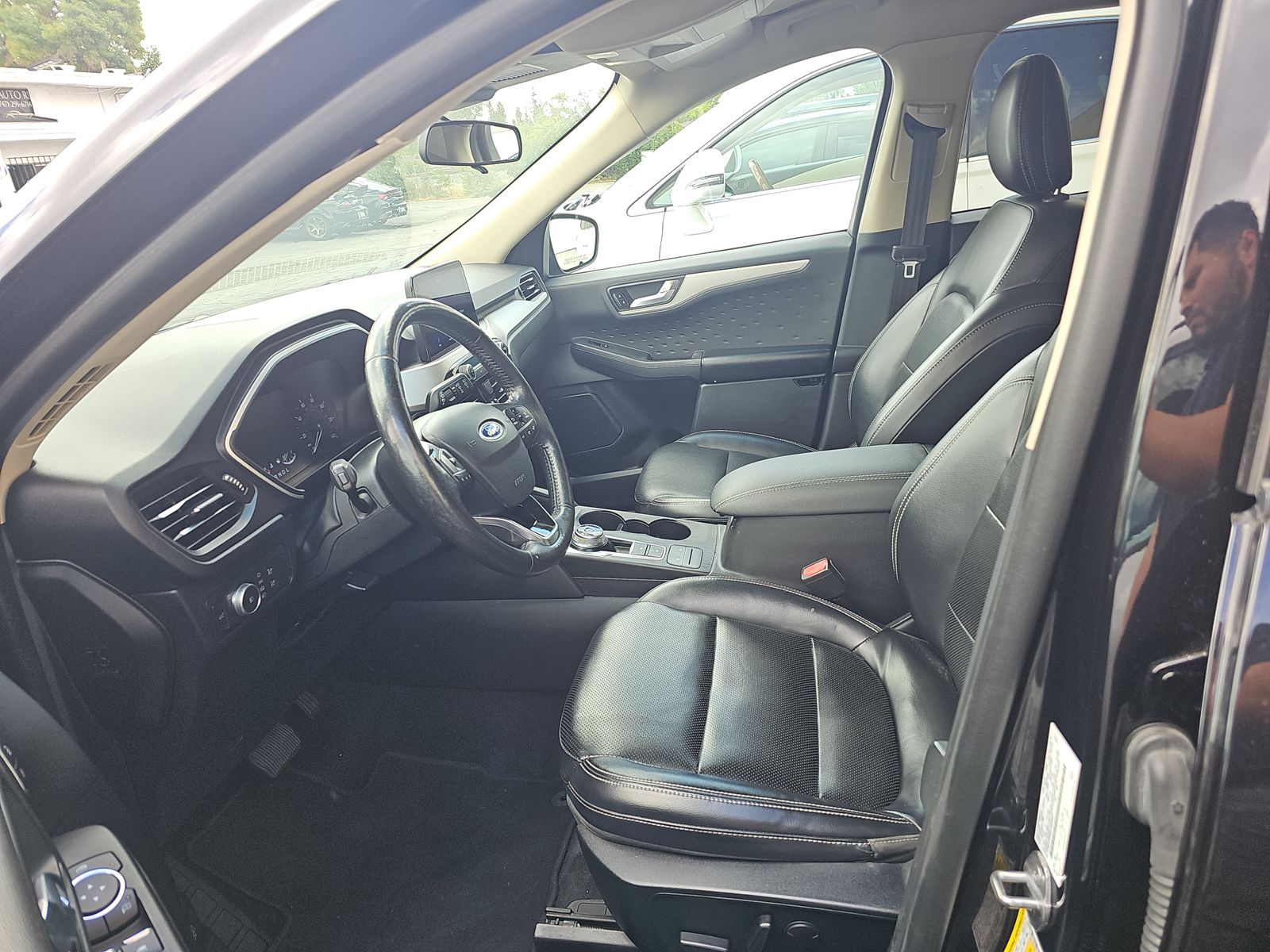 FORD ESCAPE - 8