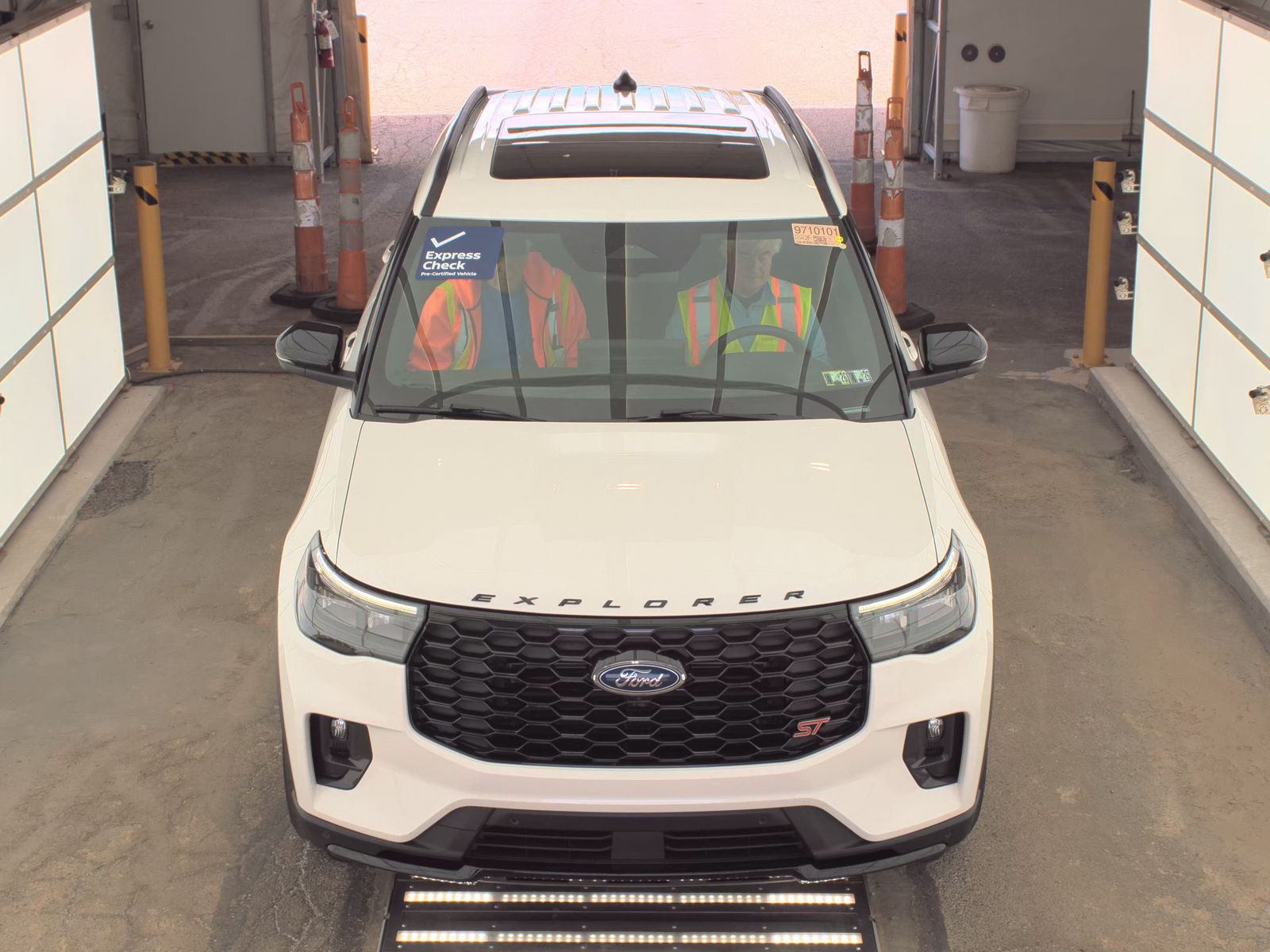 FORD EXPLORER - 3