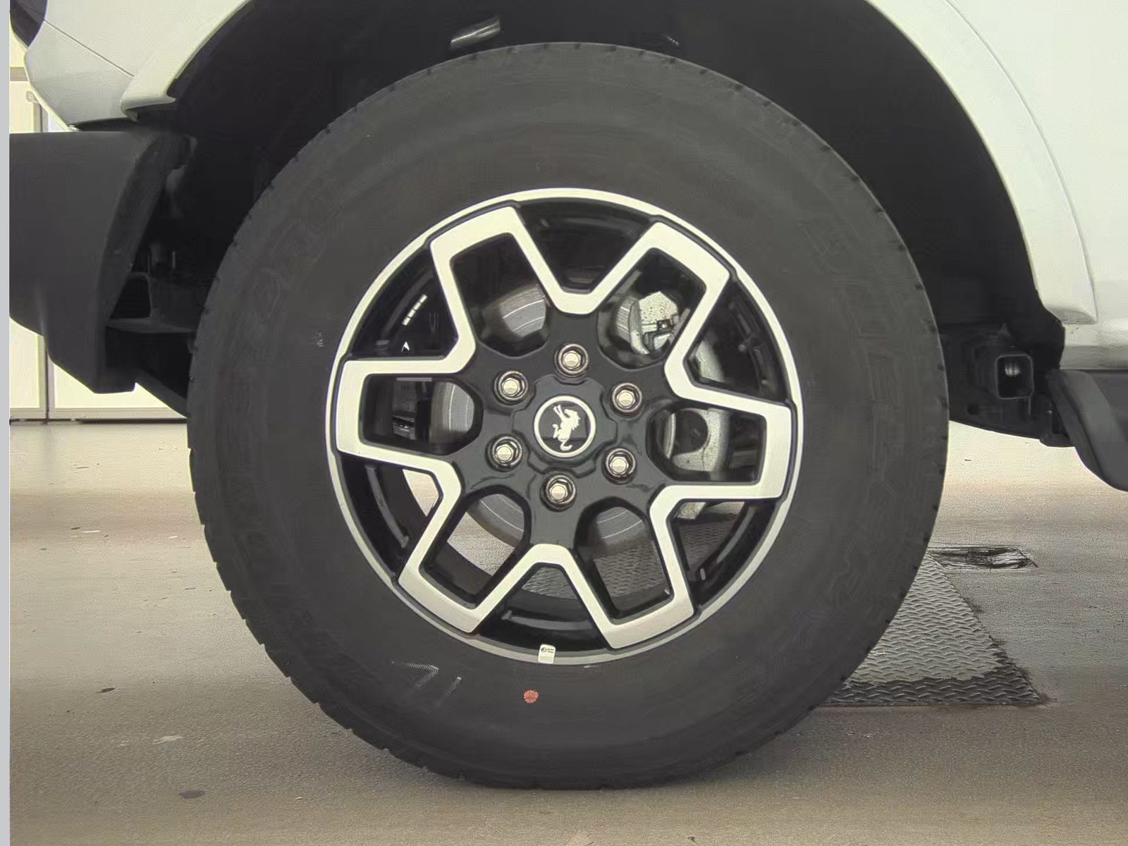 FORD BRONCO - 10