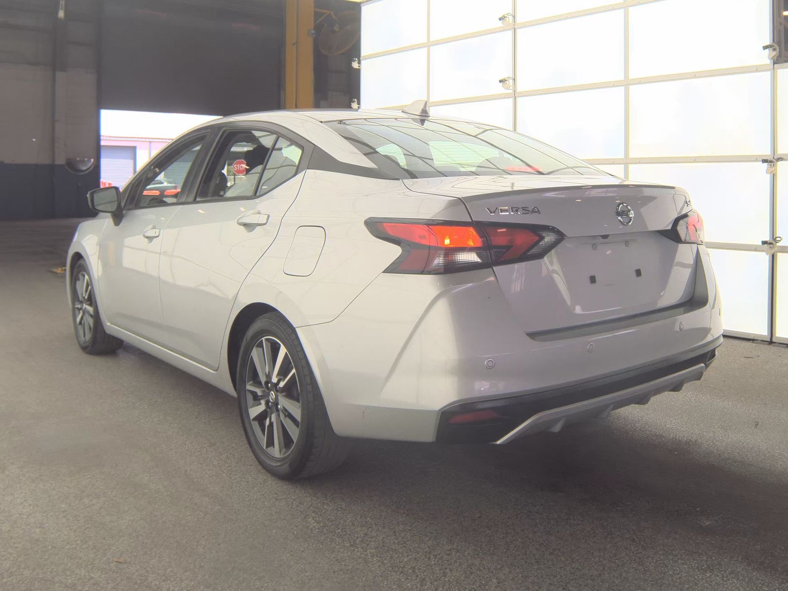 NISSAN VERSA - 9