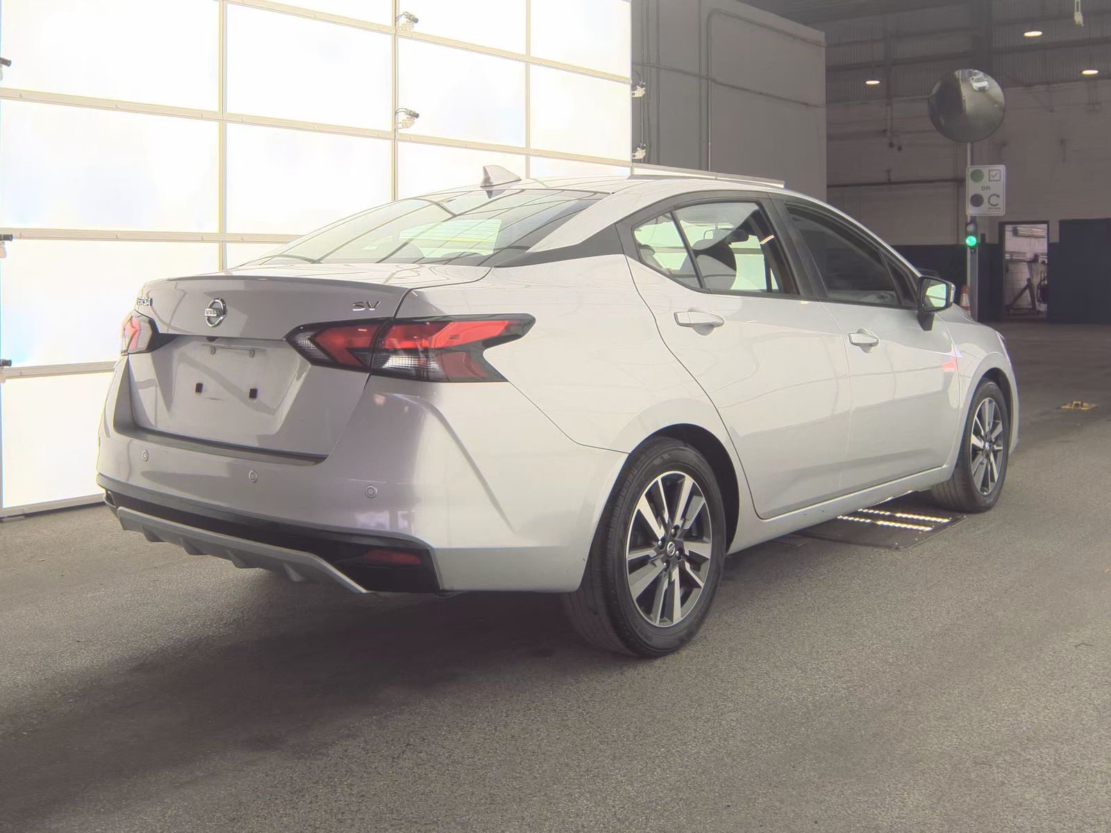 NISSAN VERSA - 6