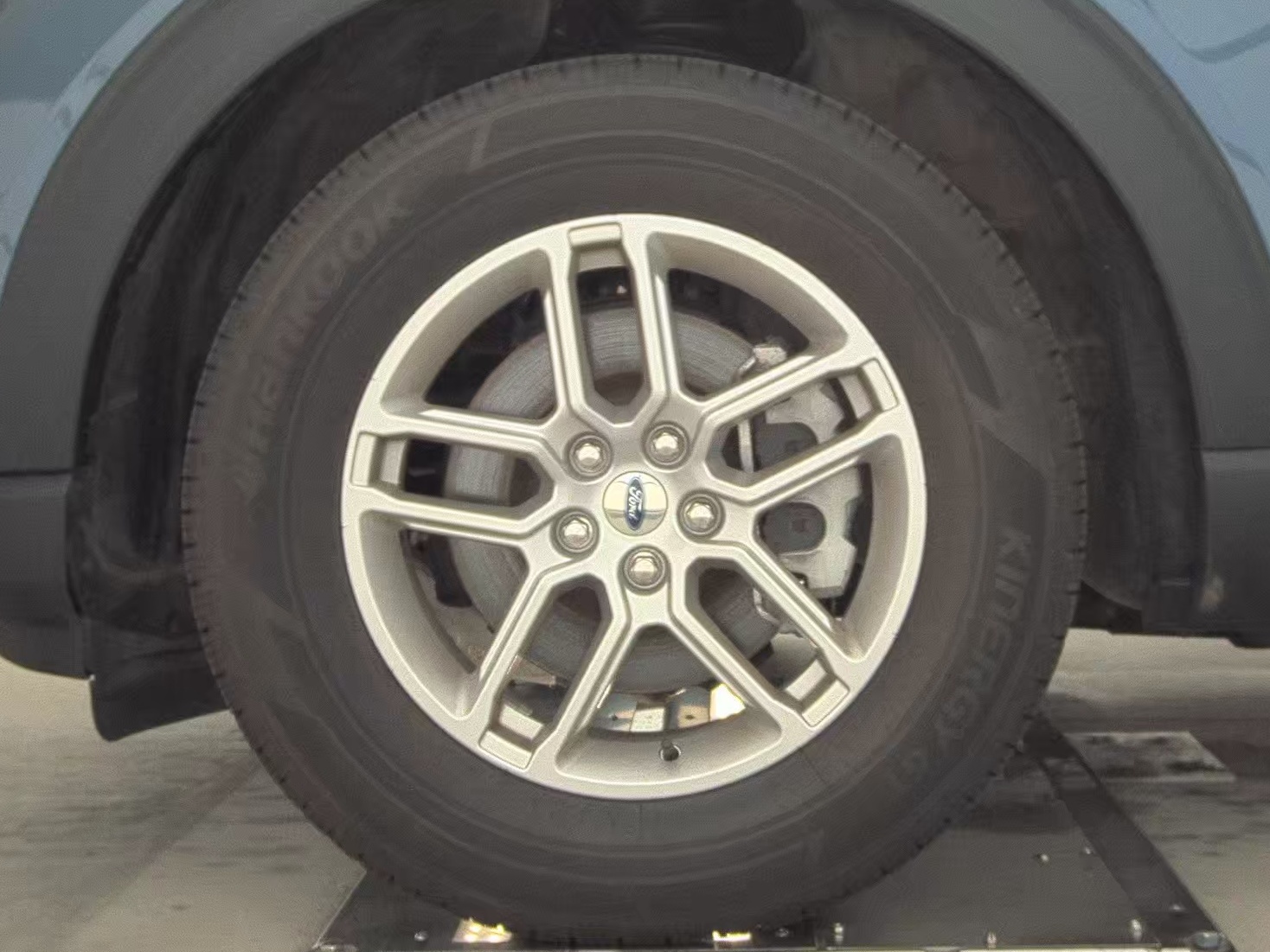 FORD EXPLORER - 10