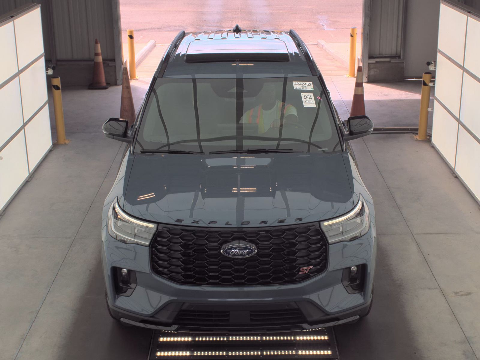 FORD EXPLORER - 3