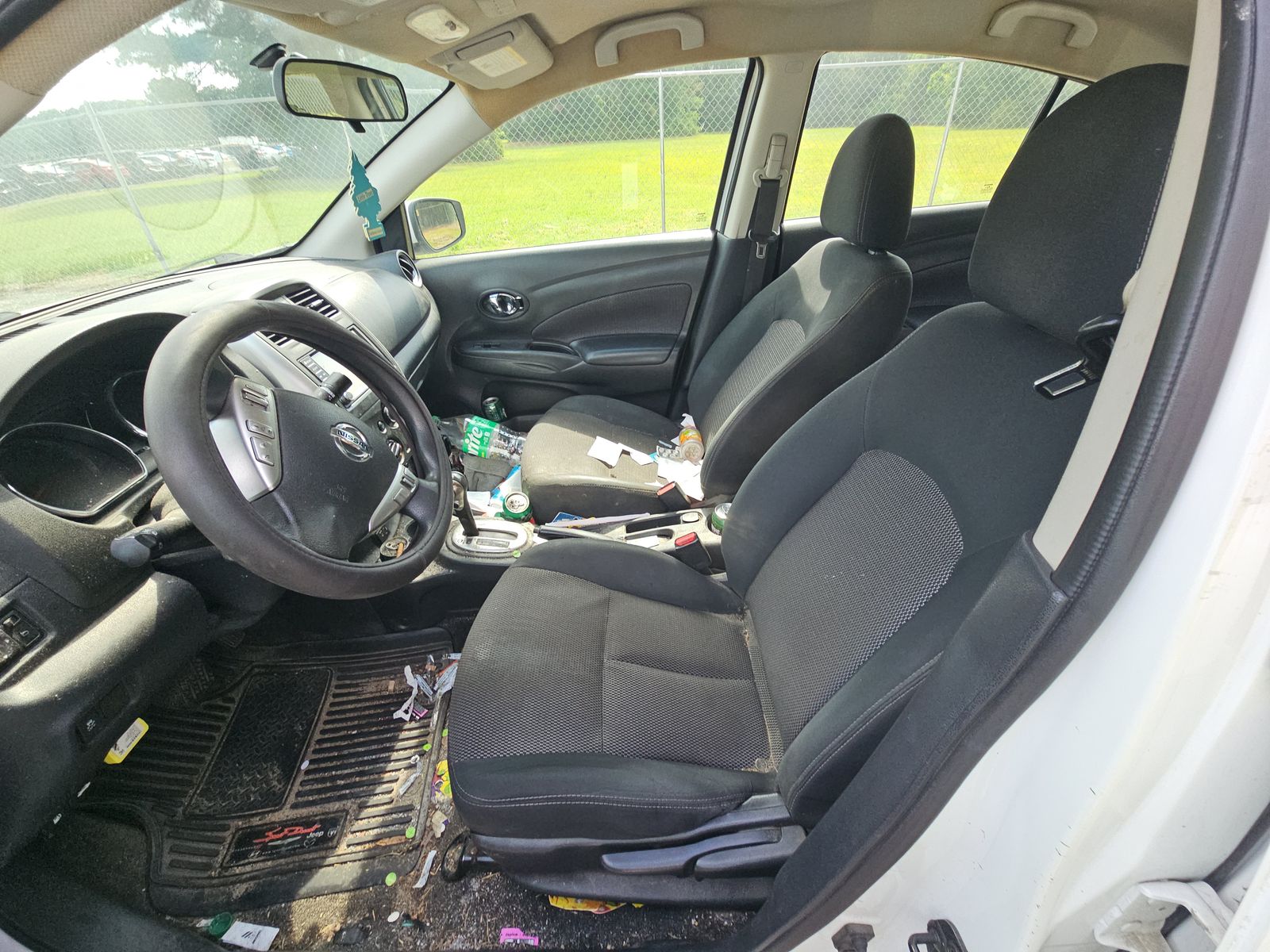 NISSAN VERSA - 8