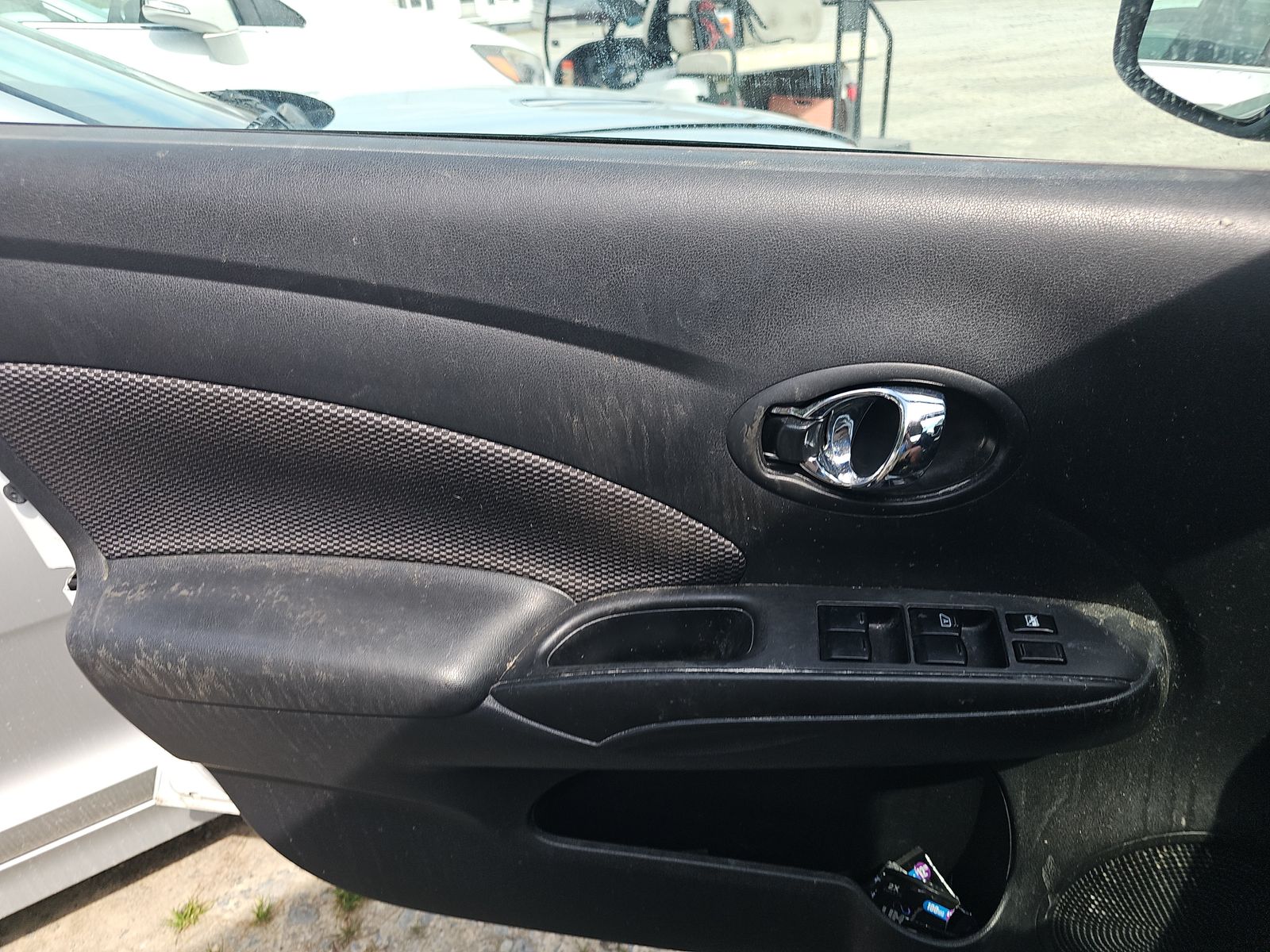 NISSAN VERSA - 10