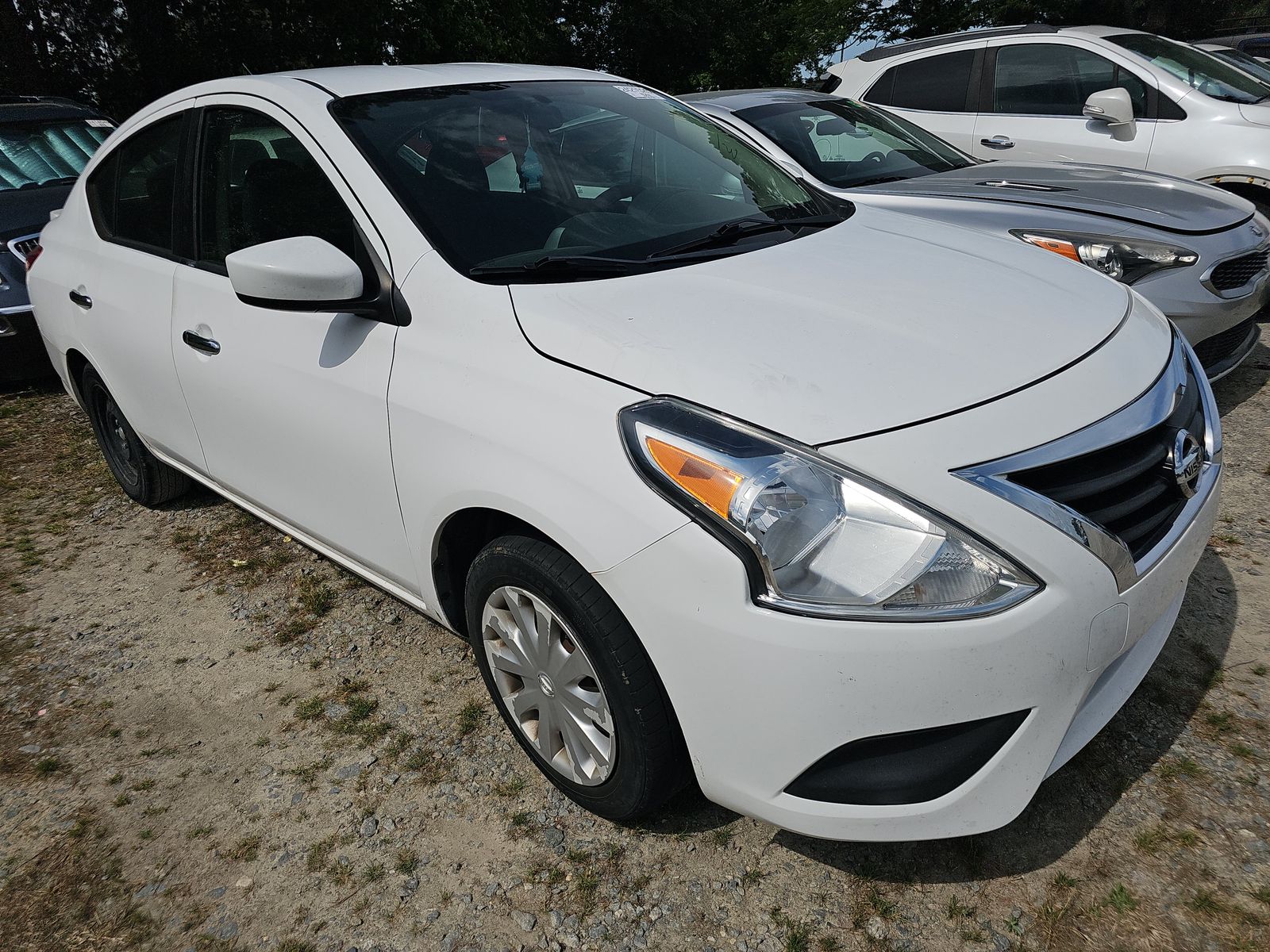 NISSAN VERSA - 4