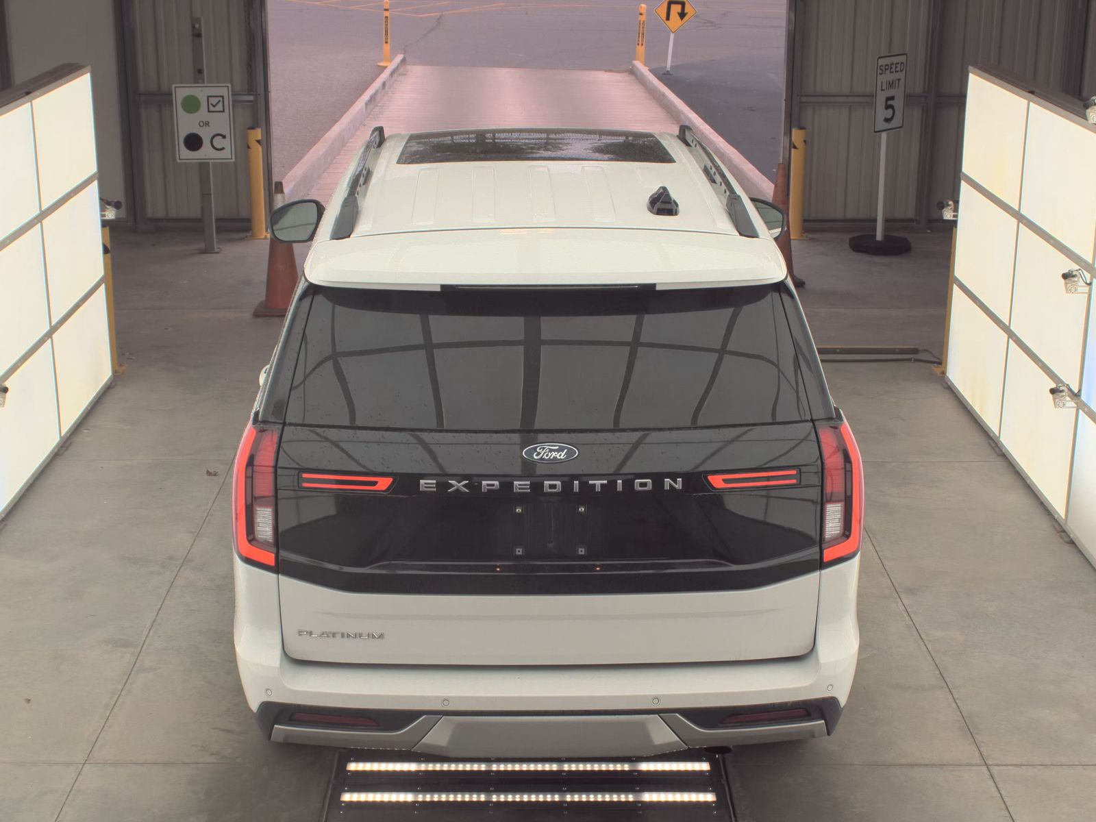 FORD EXPEDITION - 7