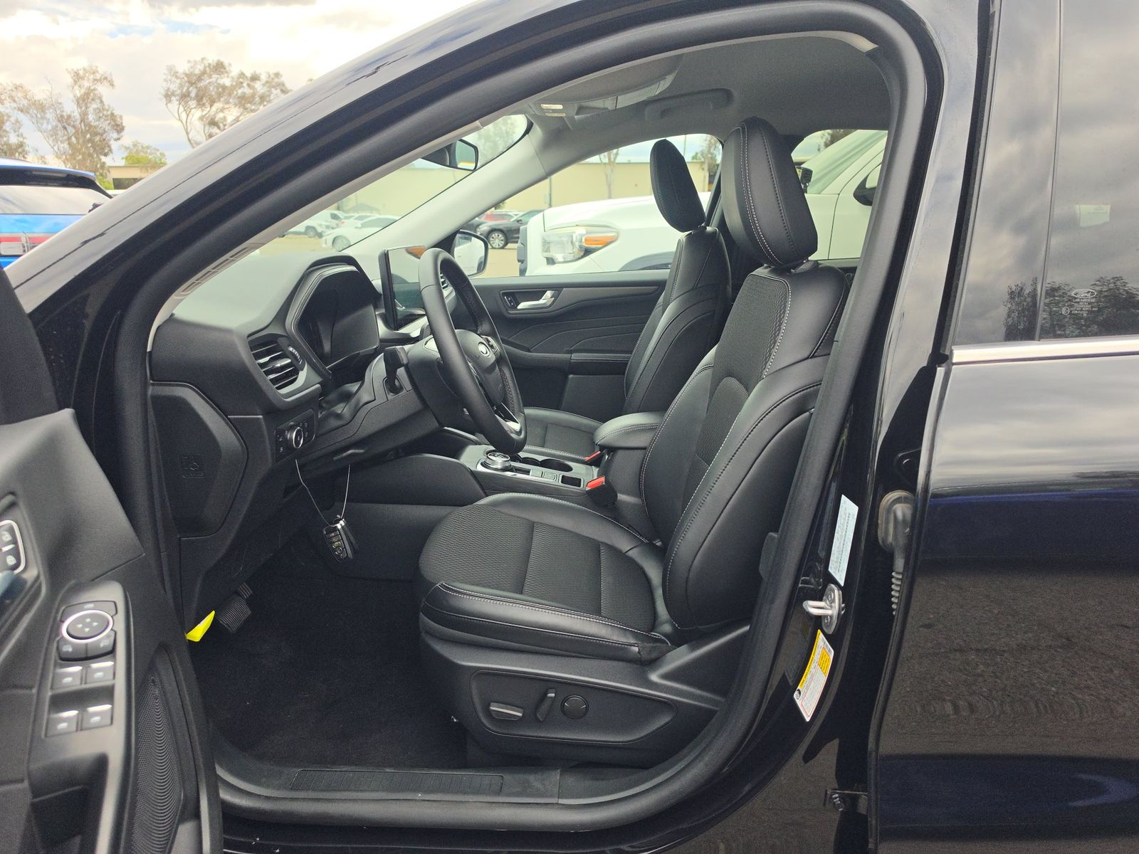 FORD ESCAPE - 8