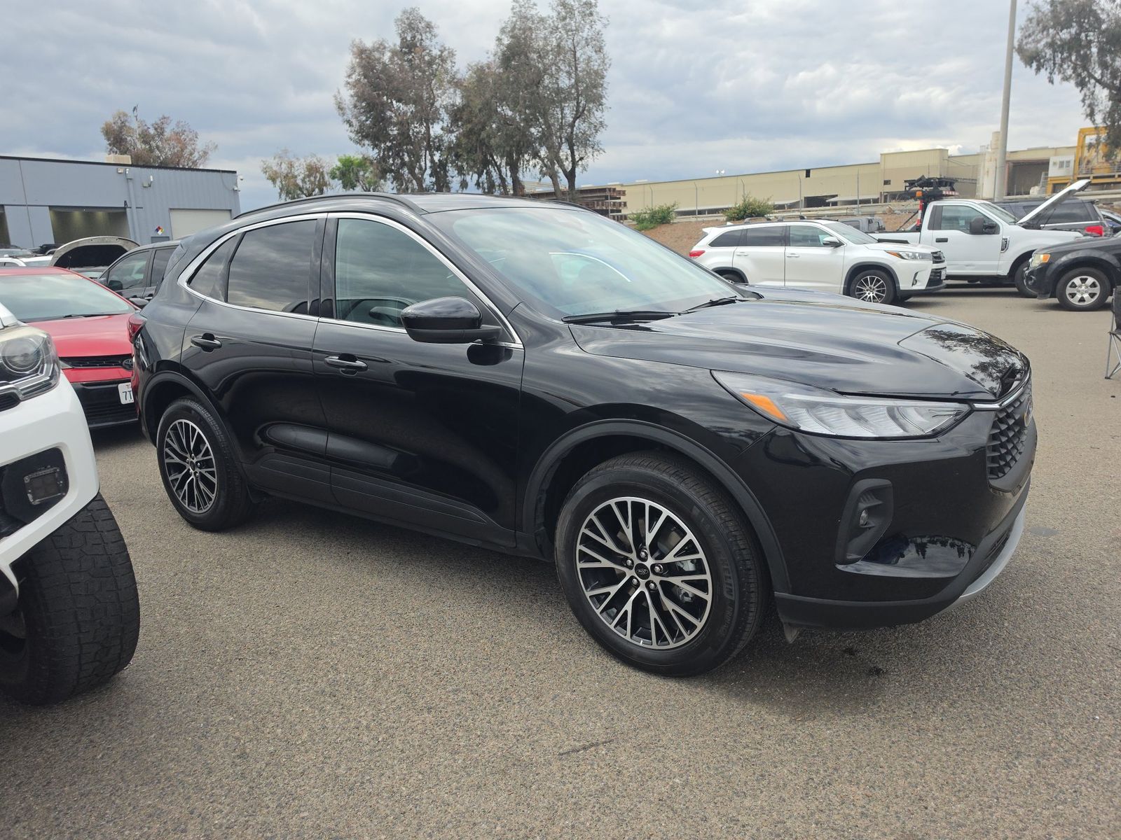 FORD ESCAPE - 4