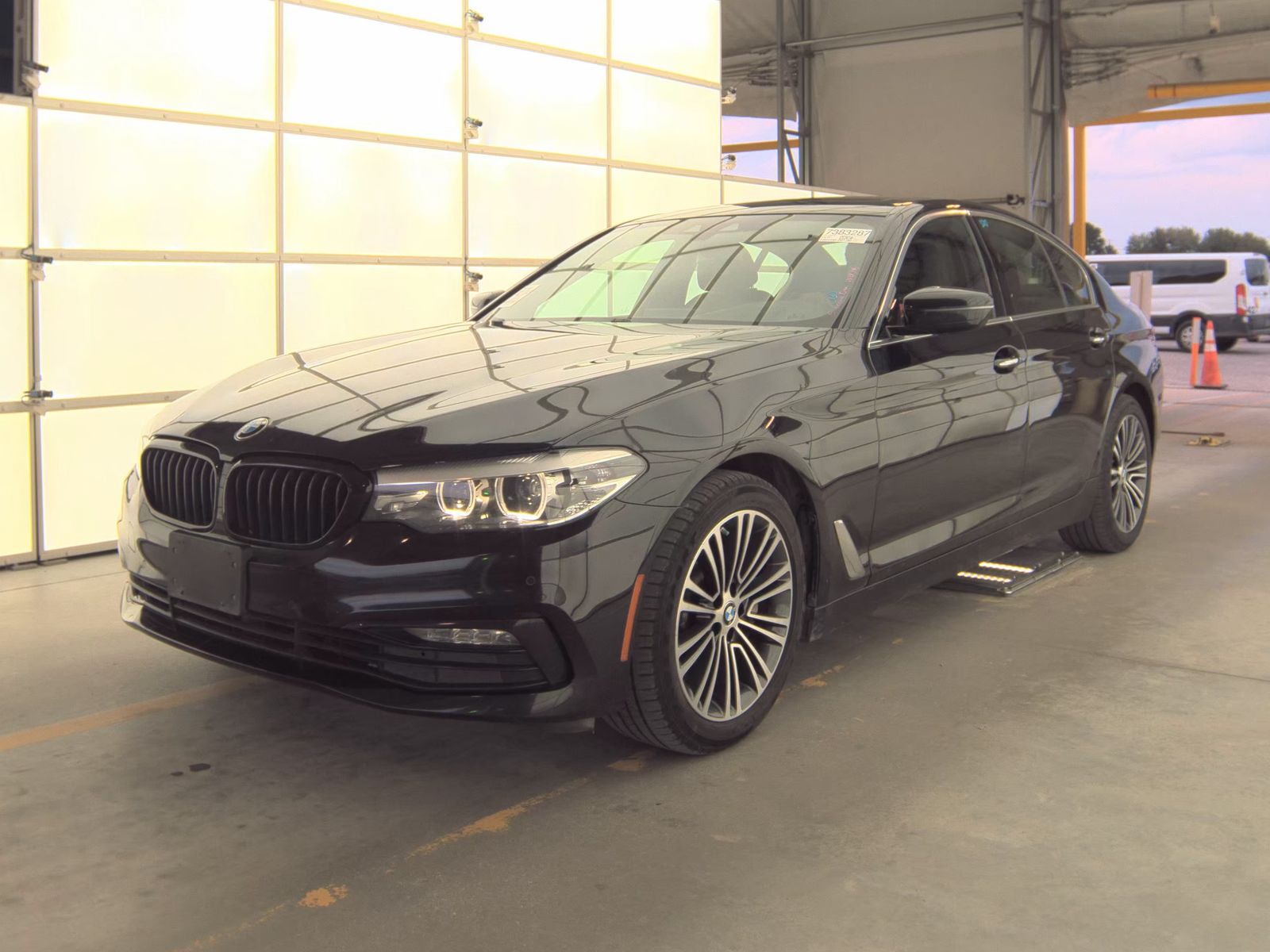 BMW 5 SERIES - 1