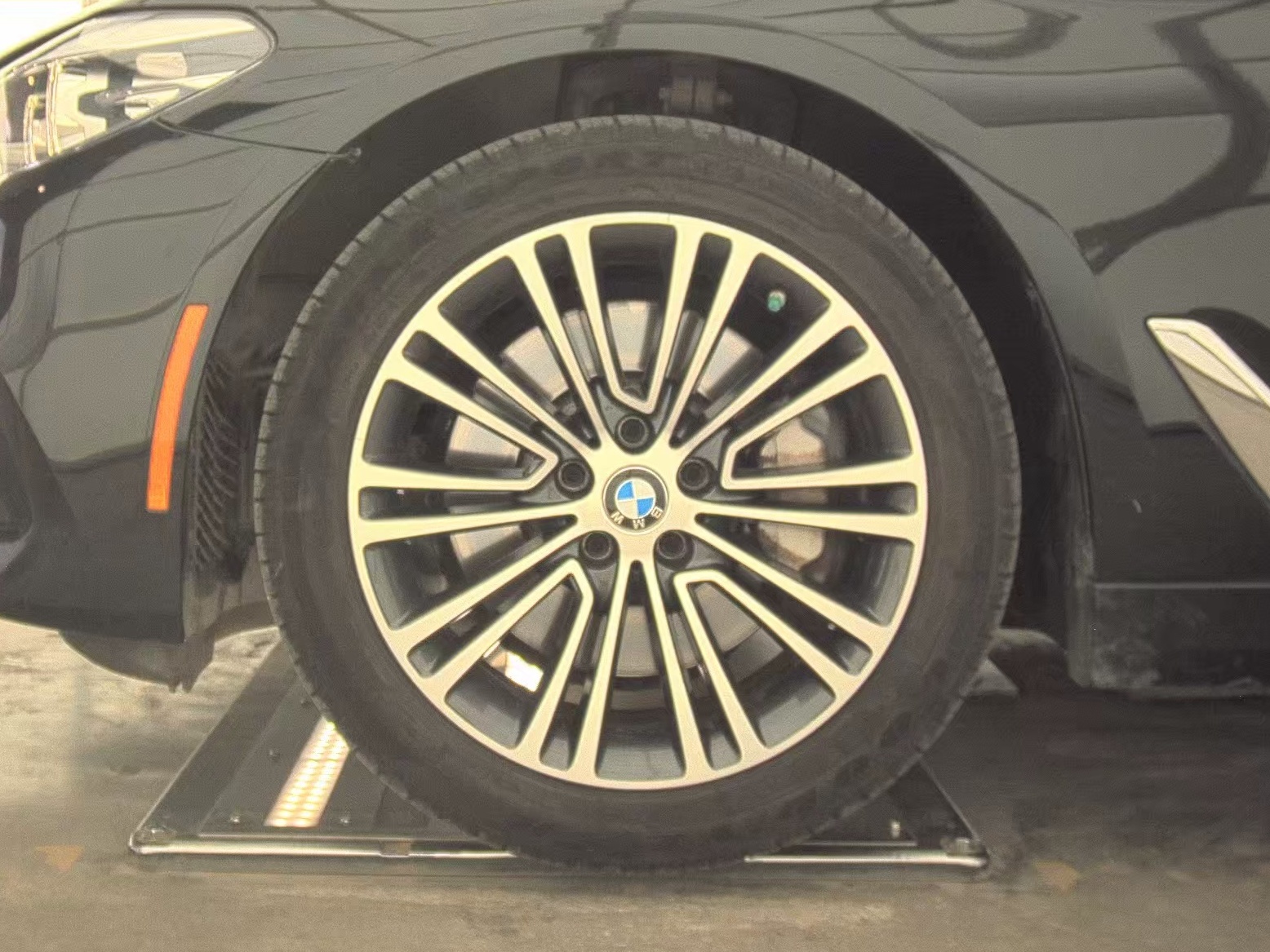 BMW 5 SERIES - 10