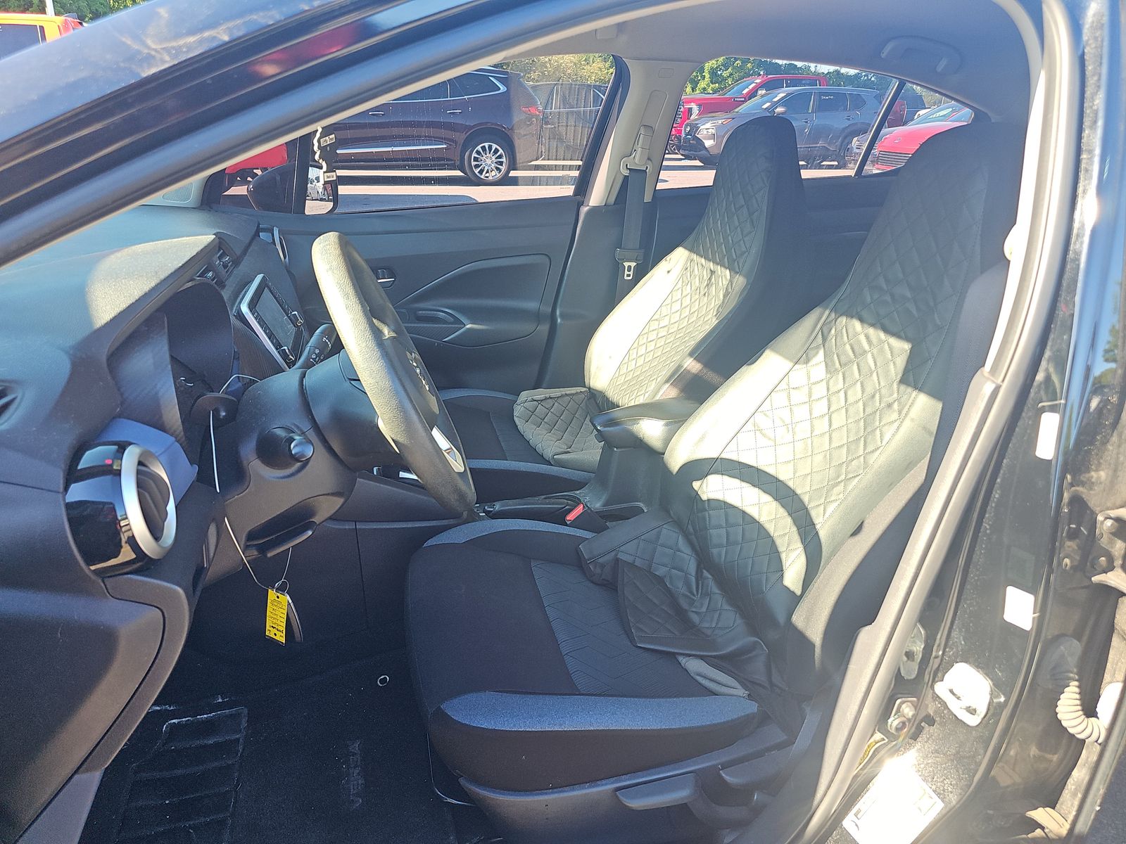 NISSAN VERSA - 8