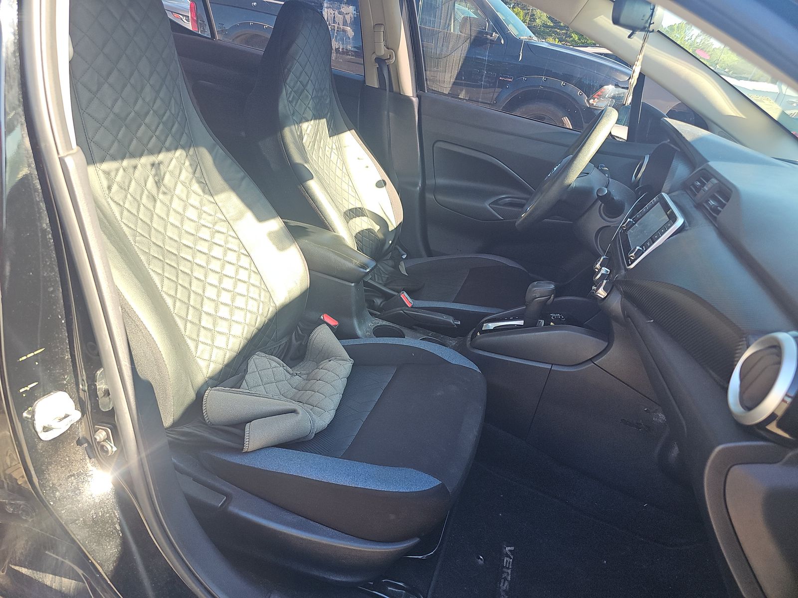 NISSAN VERSA - 9