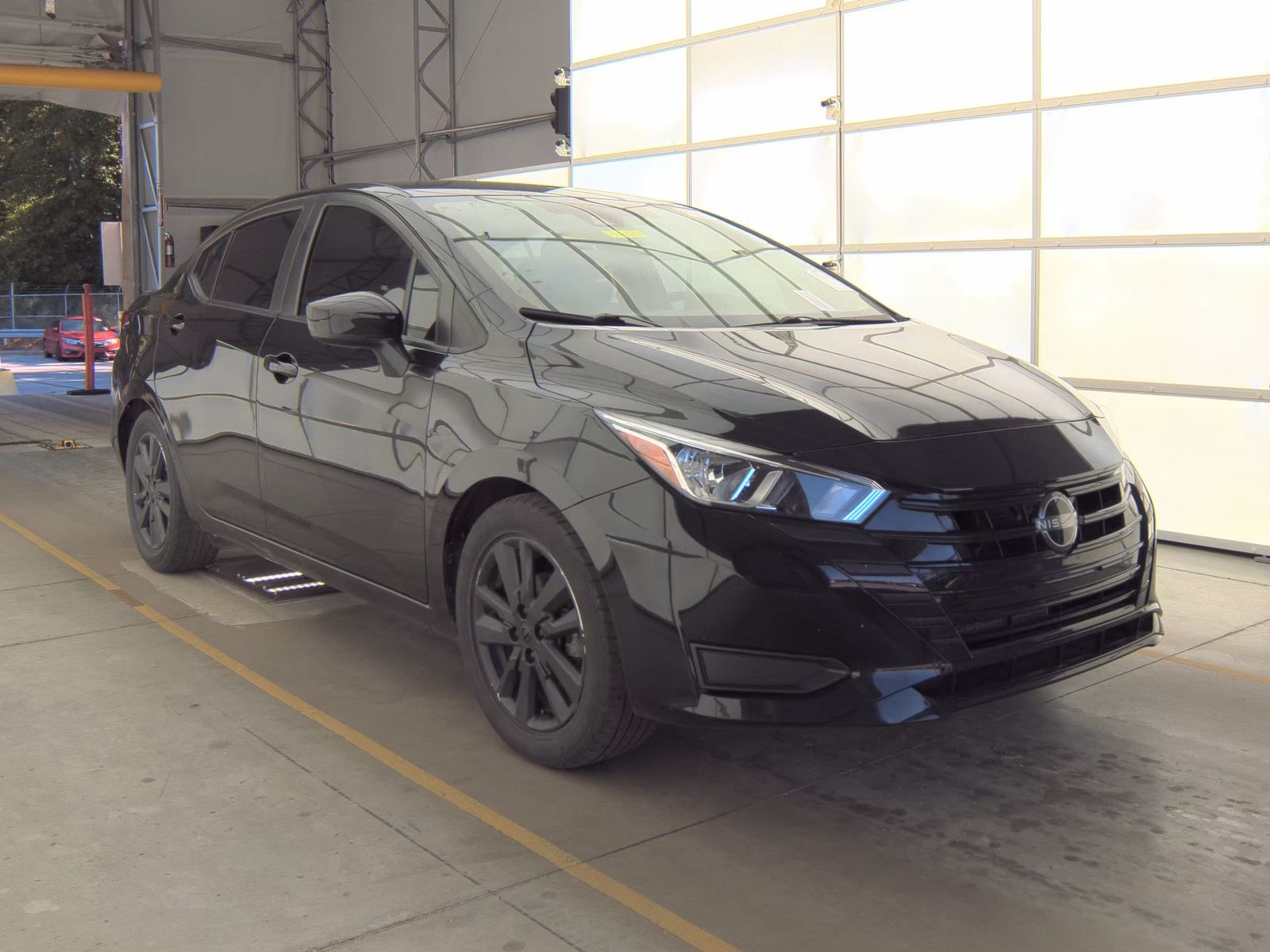 NISSAN VERSA - 4