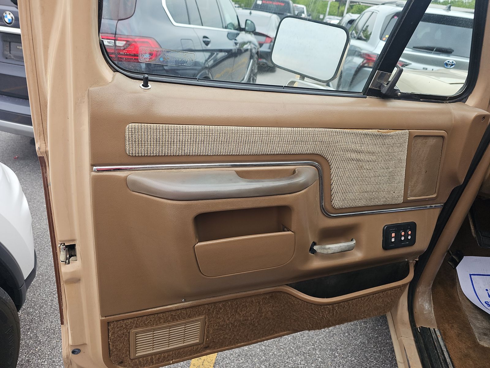 FORD BRONCO - 10