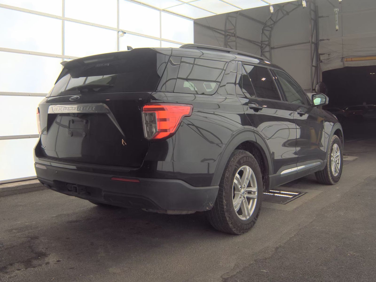 FORD EXPLORER - 6