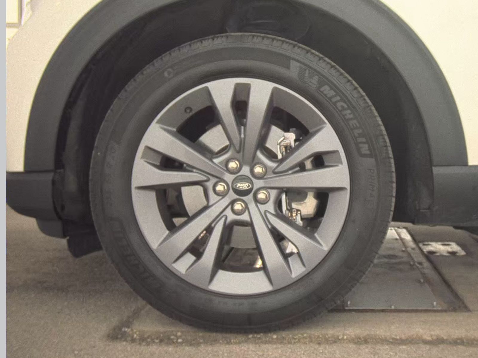 FORD EXPLORER - 10