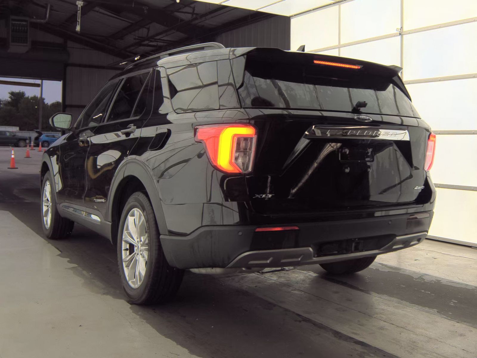 FORD EXPLORER - 9