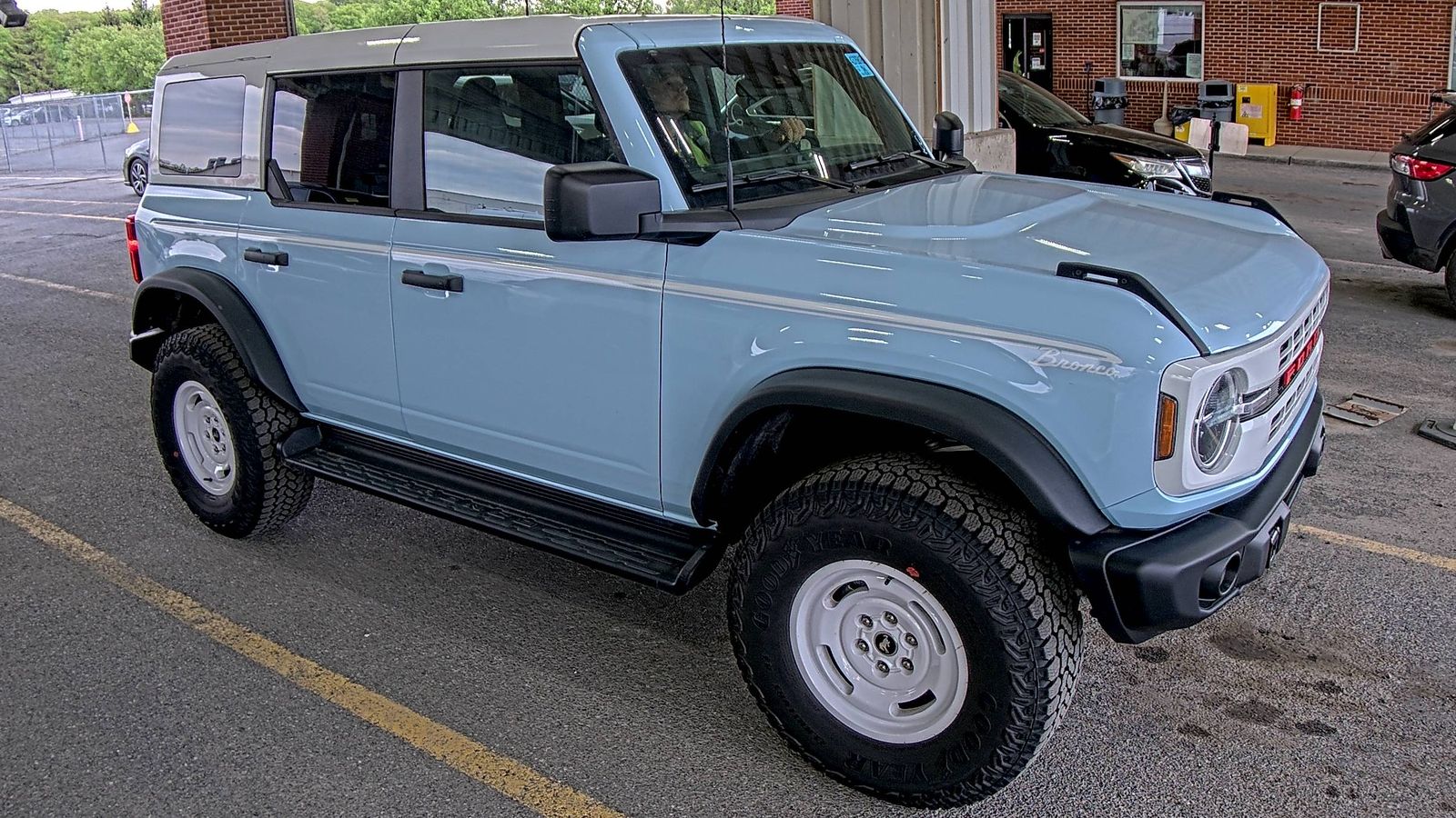 FORD BRONCO - 4