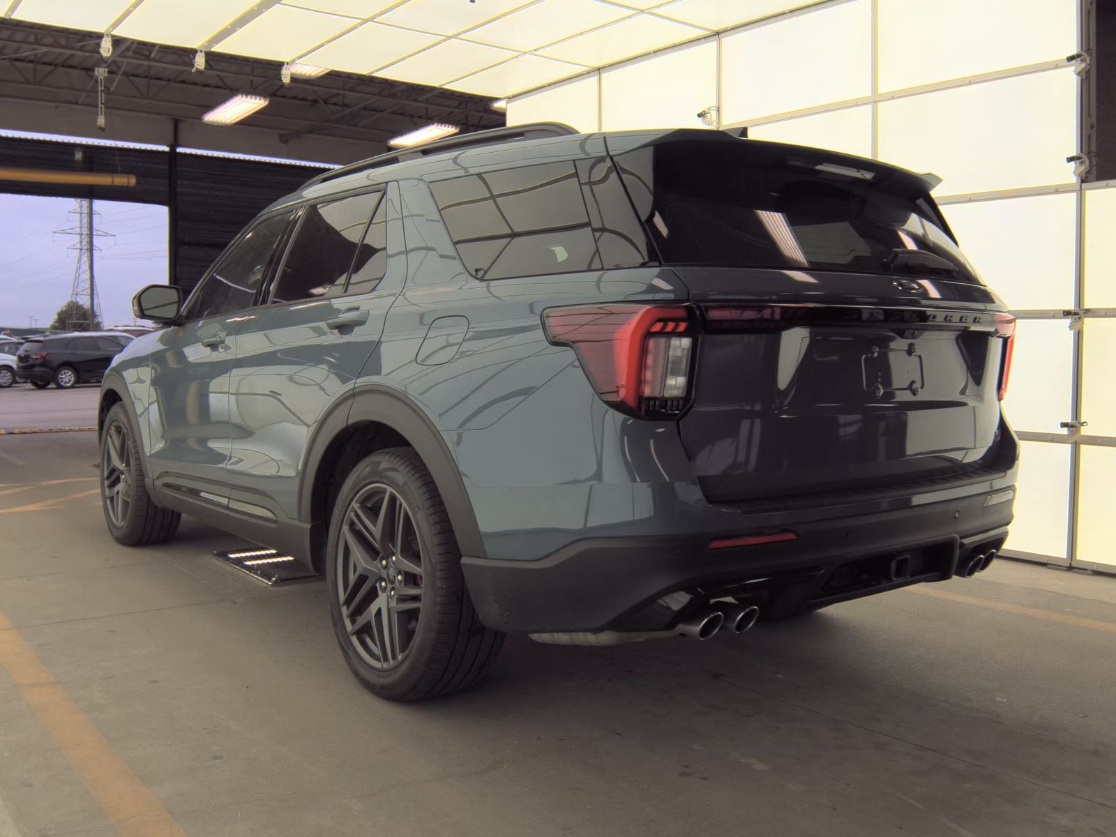 FORD EXPLORER - 9