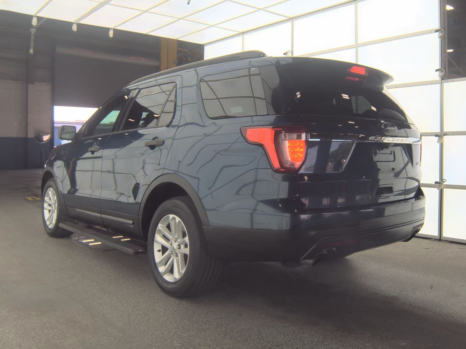 FORD EXPLORER - 9