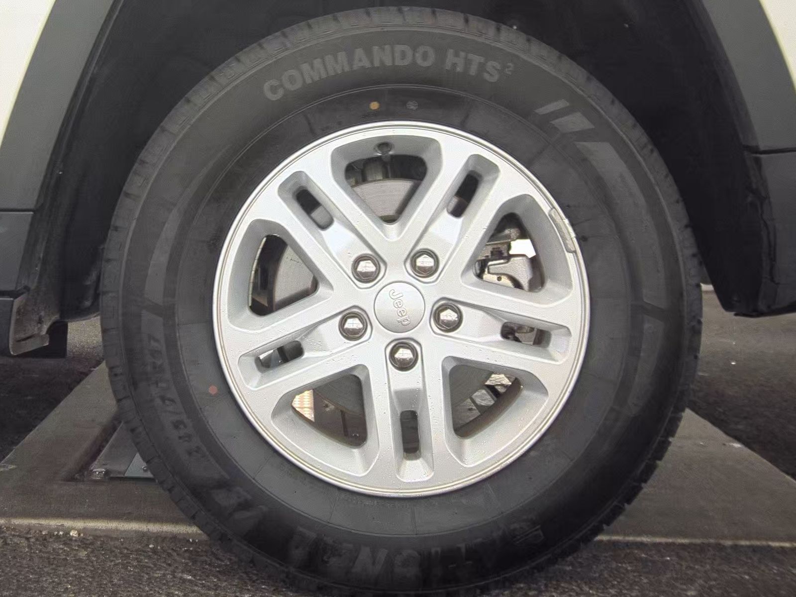 2023 Jeep Grand Cherokee Laredo RWD