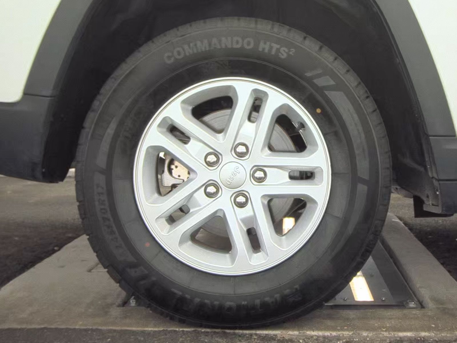 2023 Jeep Grand Cherokee Laredo RWD