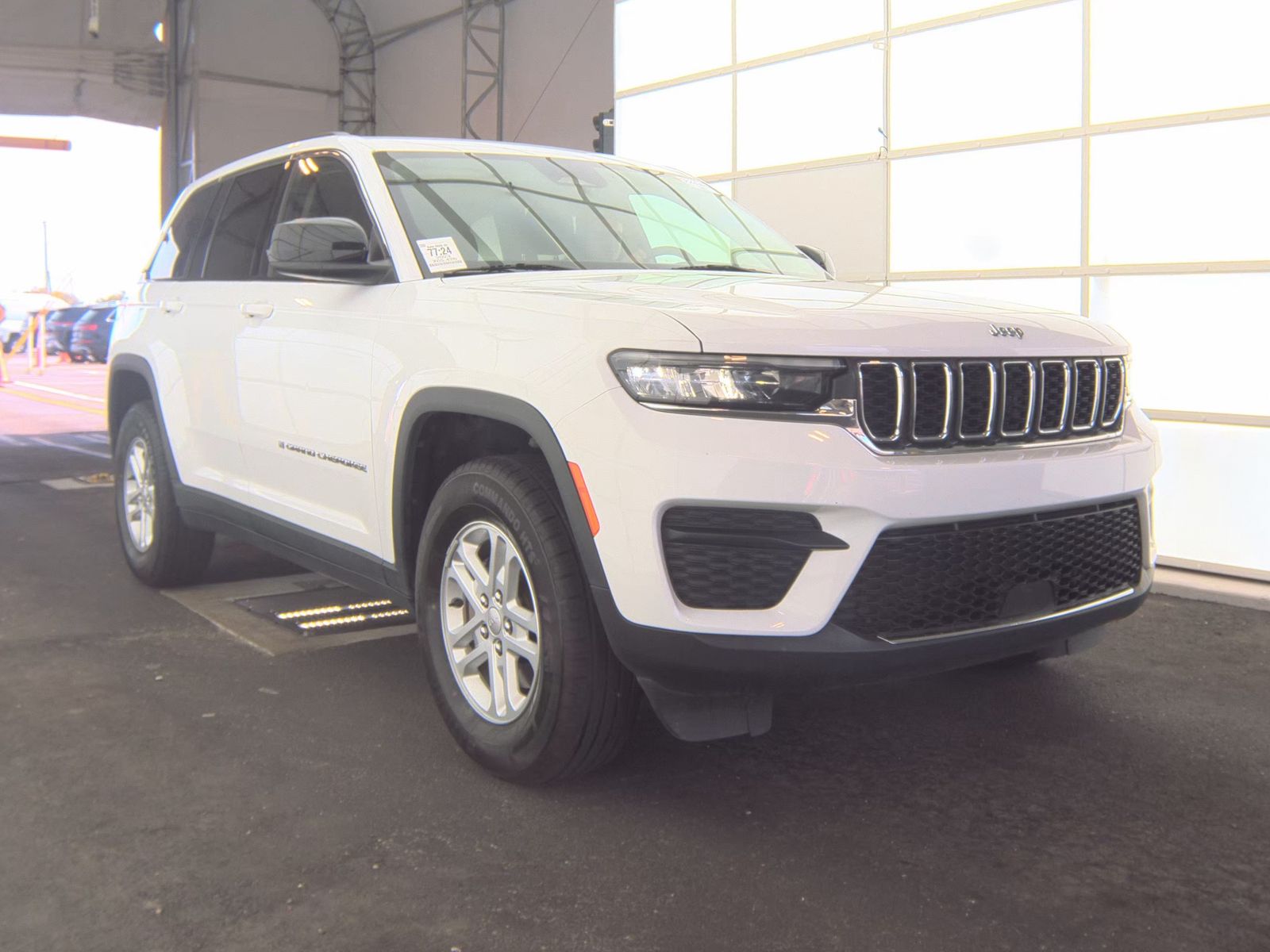 2023 Jeep Grand Cherokee Laredo RWD