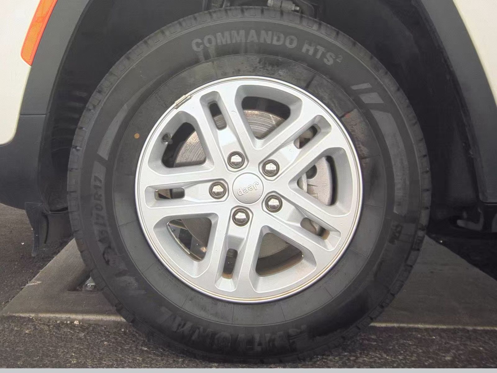 2023 Jeep Grand Cherokee Laredo RWD