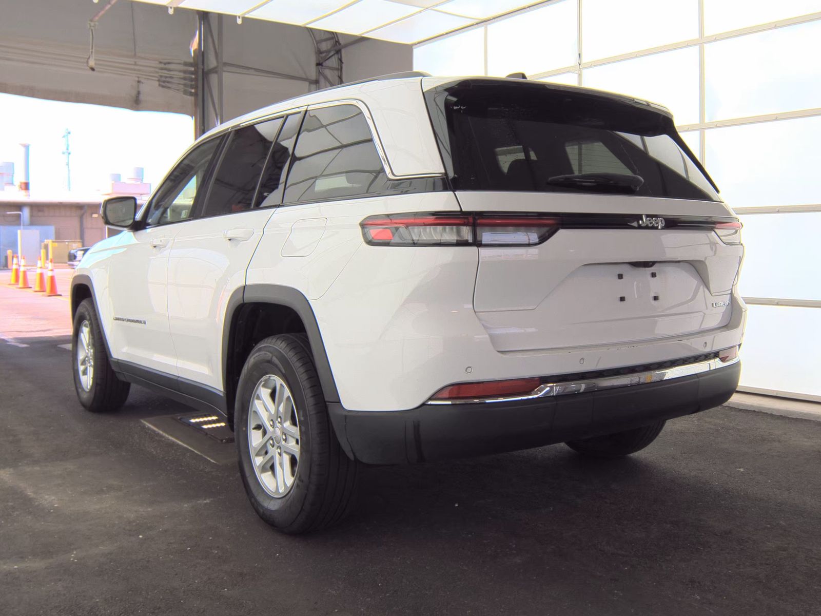 2023 Jeep Grand Cherokee Laredo RWD