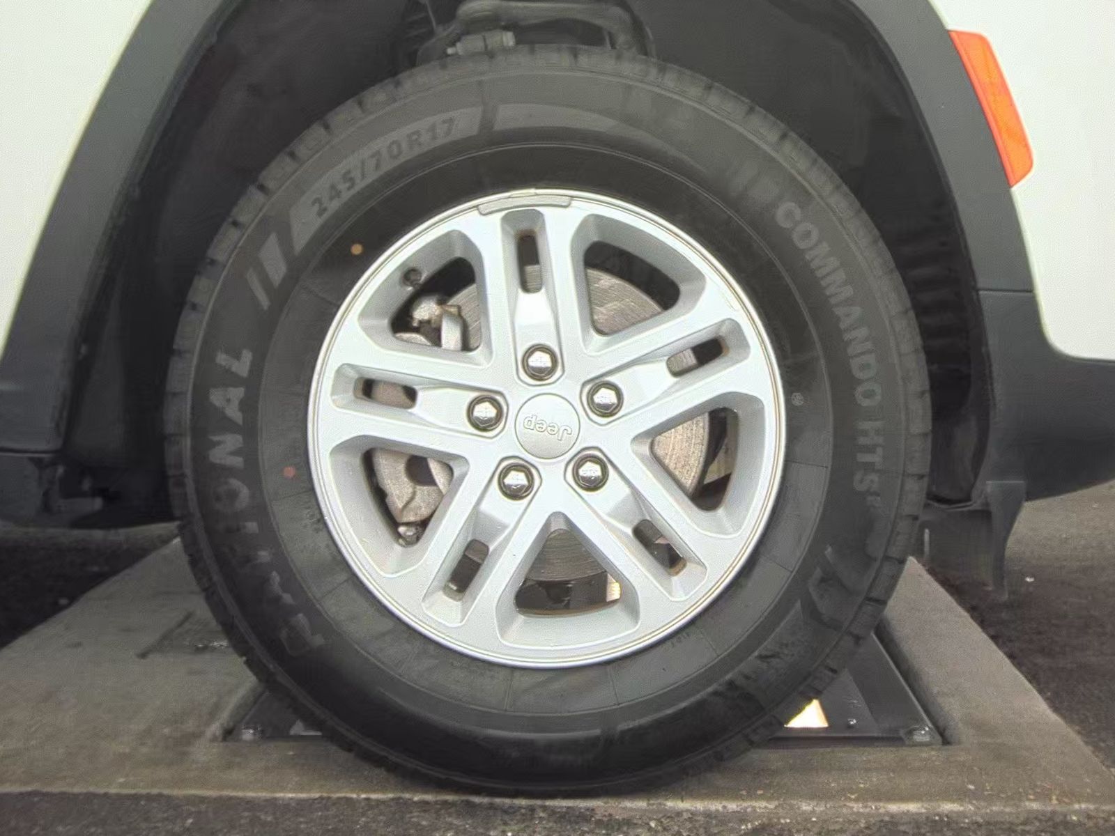 2023 Jeep Grand Cherokee Laredo RWD