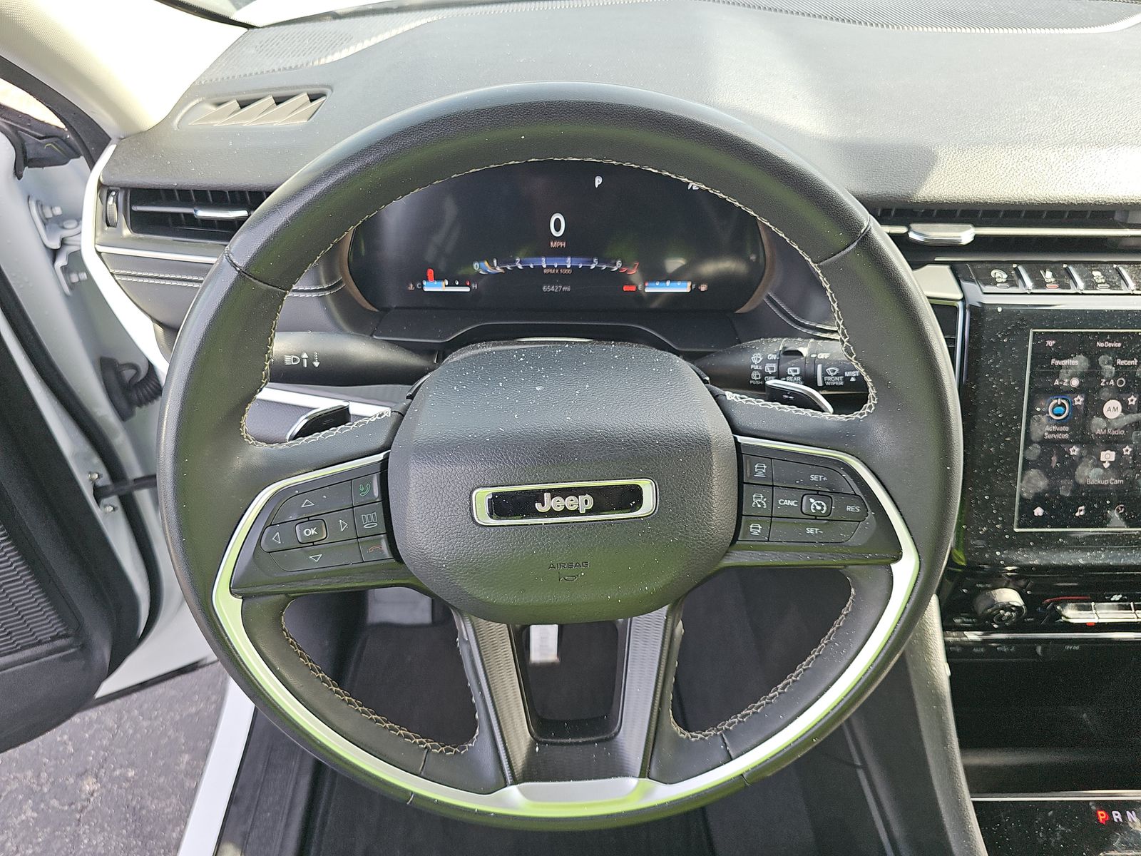 2023 Jeep Grand Cherokee Laredo RWD