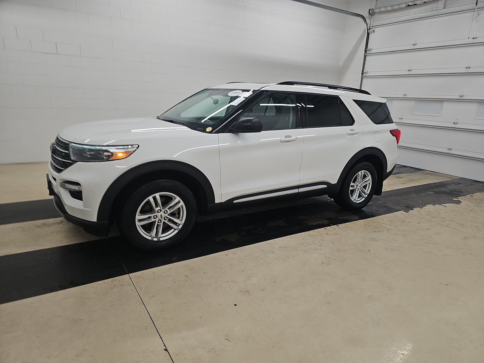 2023 Ford Explorer XLT 4WD's photo