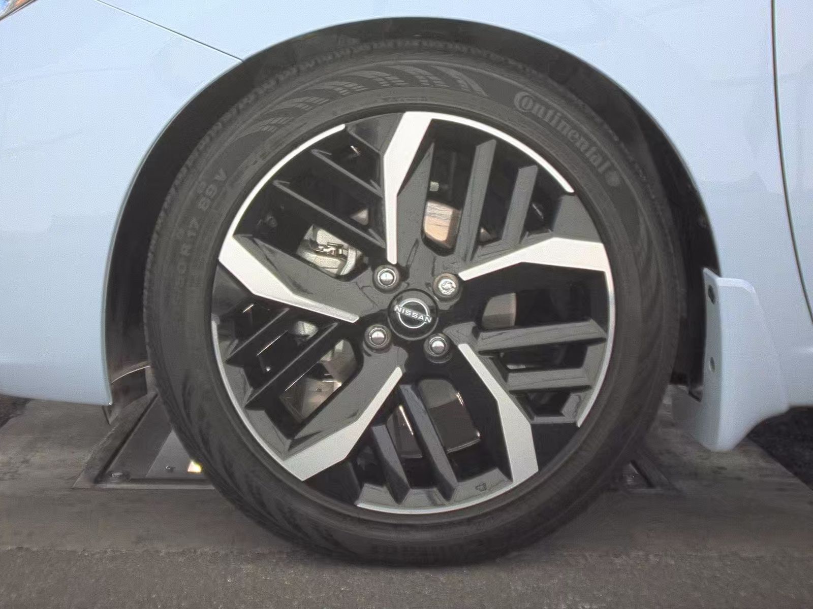 NISSAN VERSA - 10