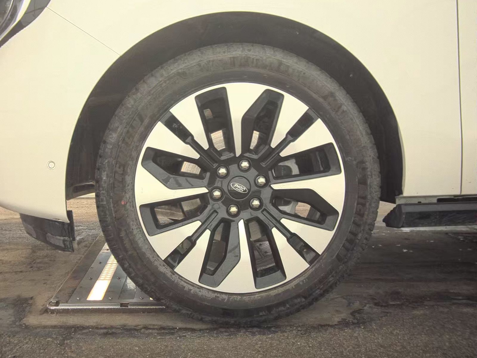 FORD EXPEDITION MAX - 10
