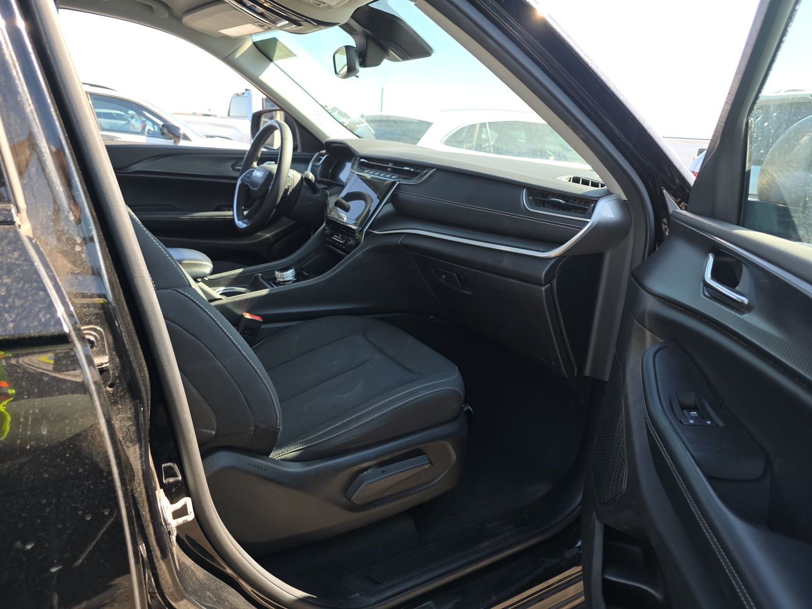 2024 Jeep Grand Cherokee Laredo AWD