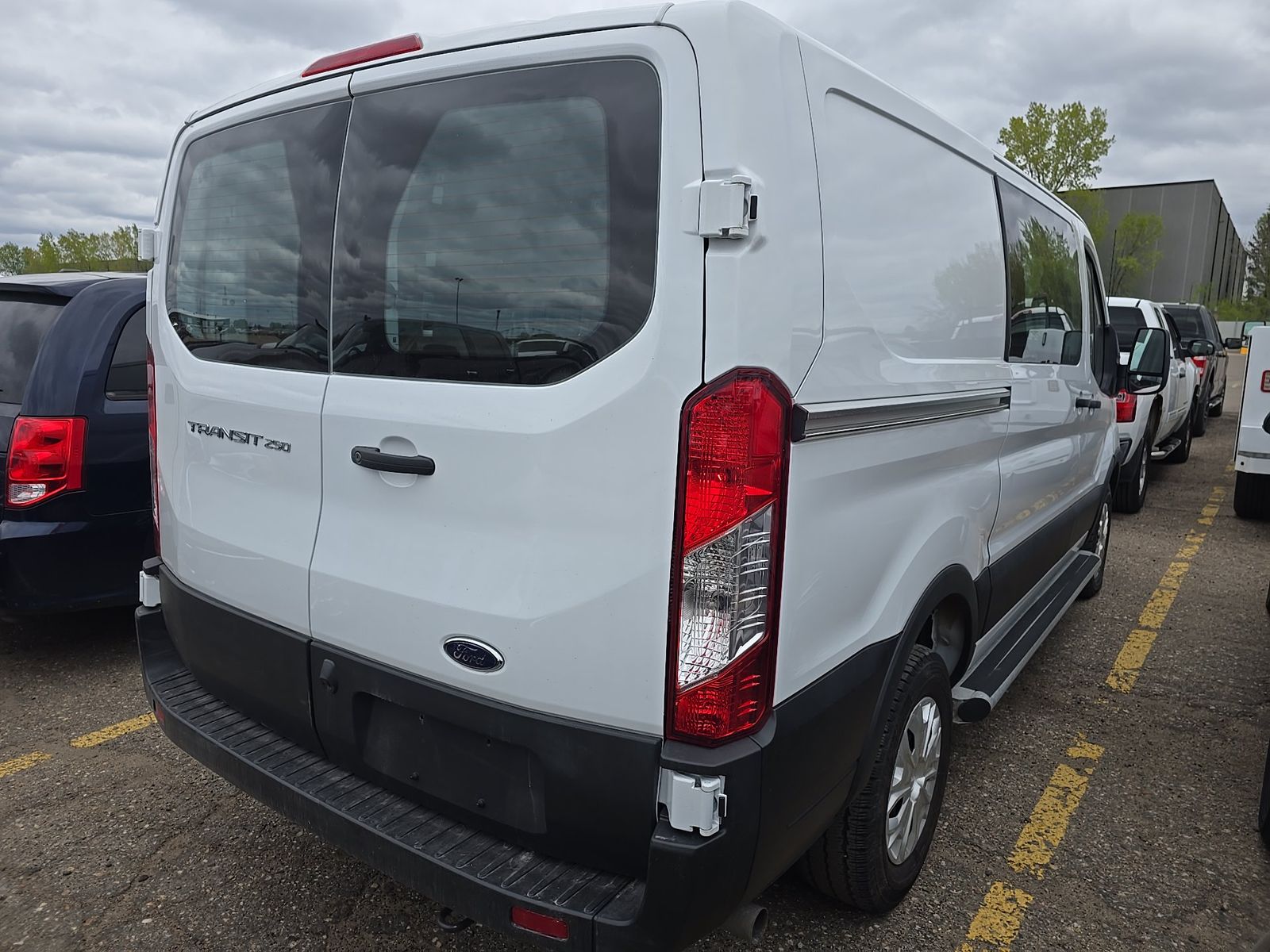 FORD TRANSIT 250 - 5