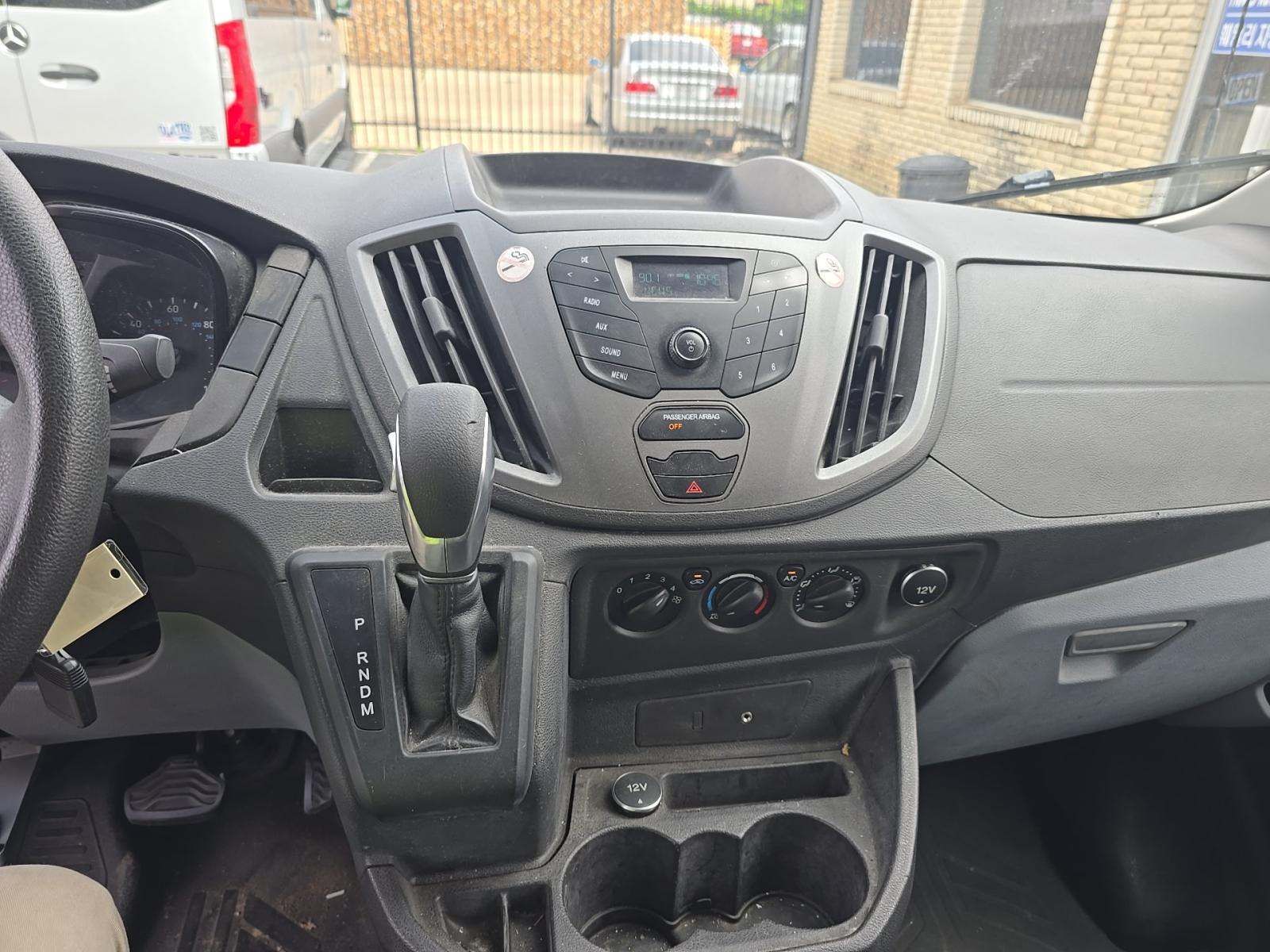 FORD TRANSIT 250 - 6