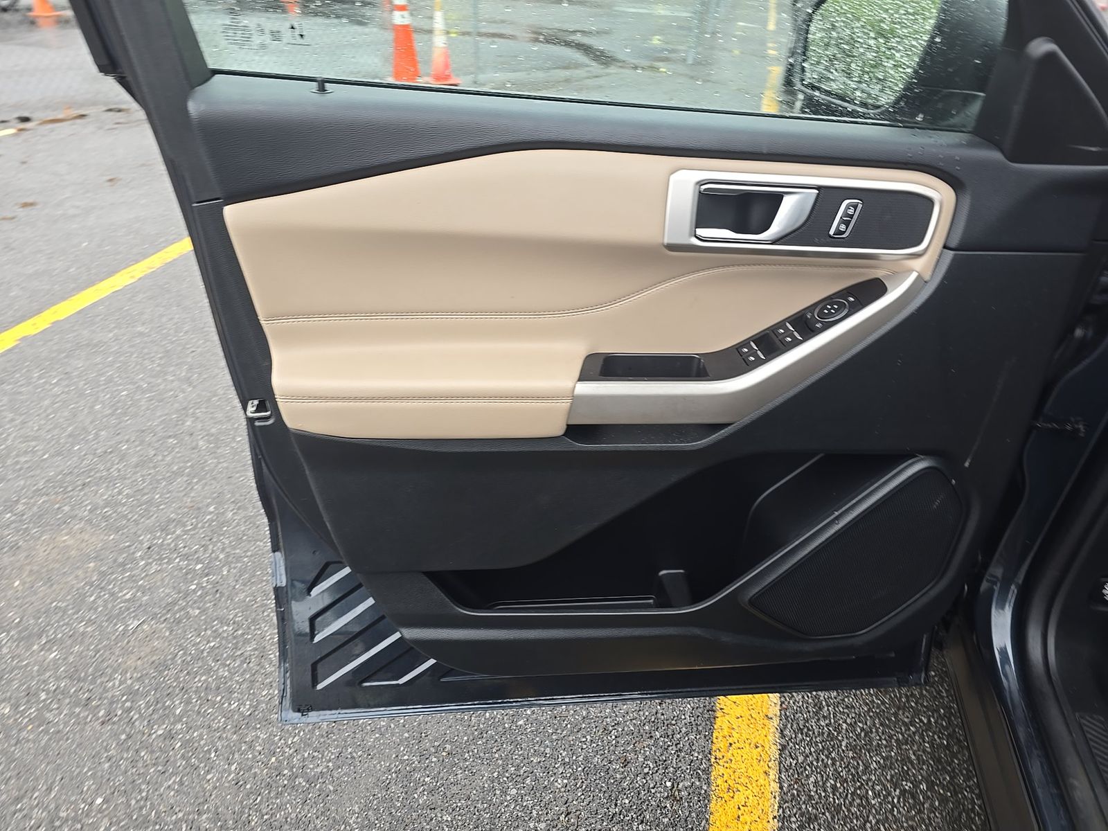 FORD EXPLORER - 10